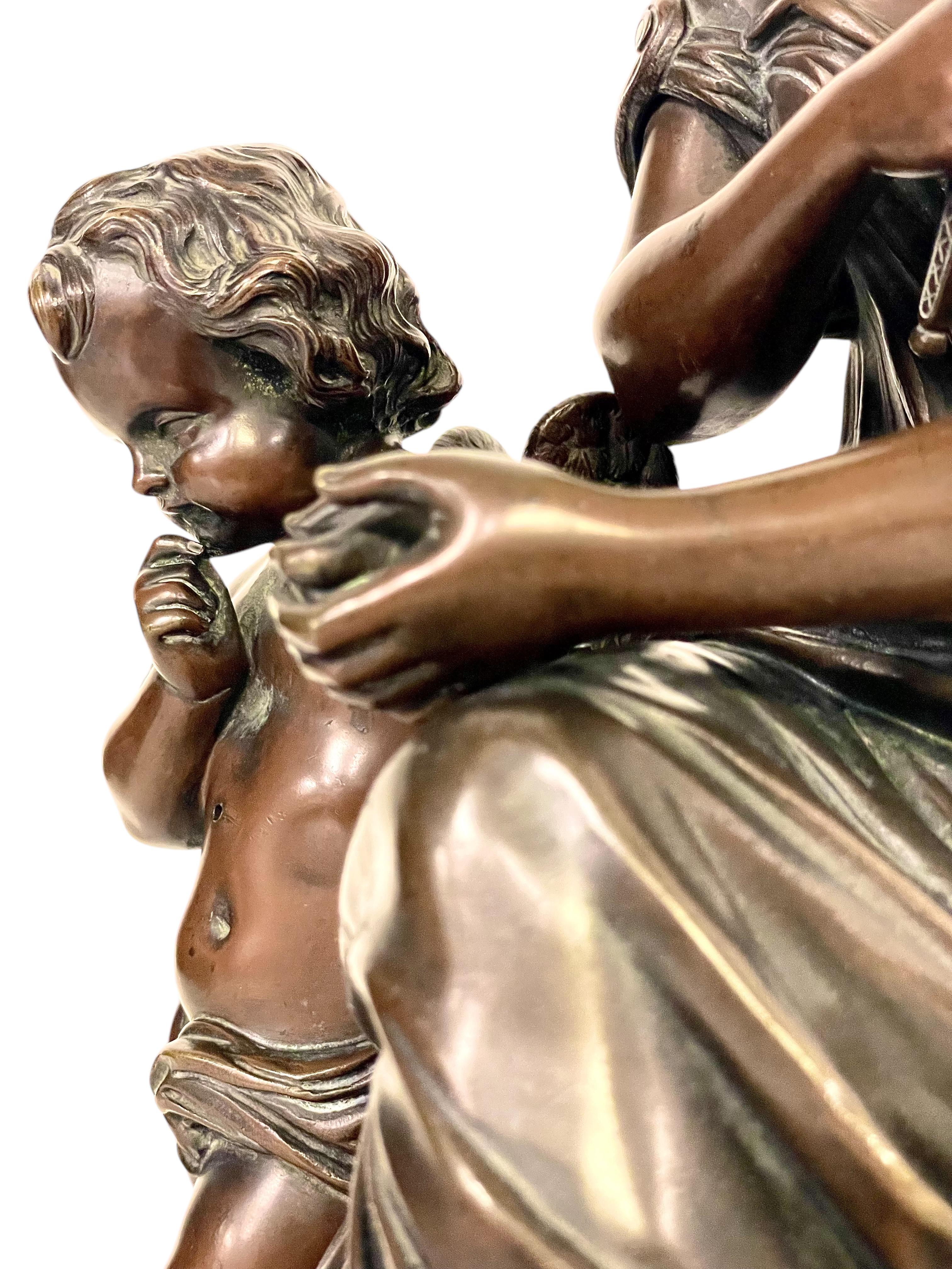 Escultura de bronce del siglo XIX, firmada Aizelin, Diosa con Cupido en venta 6