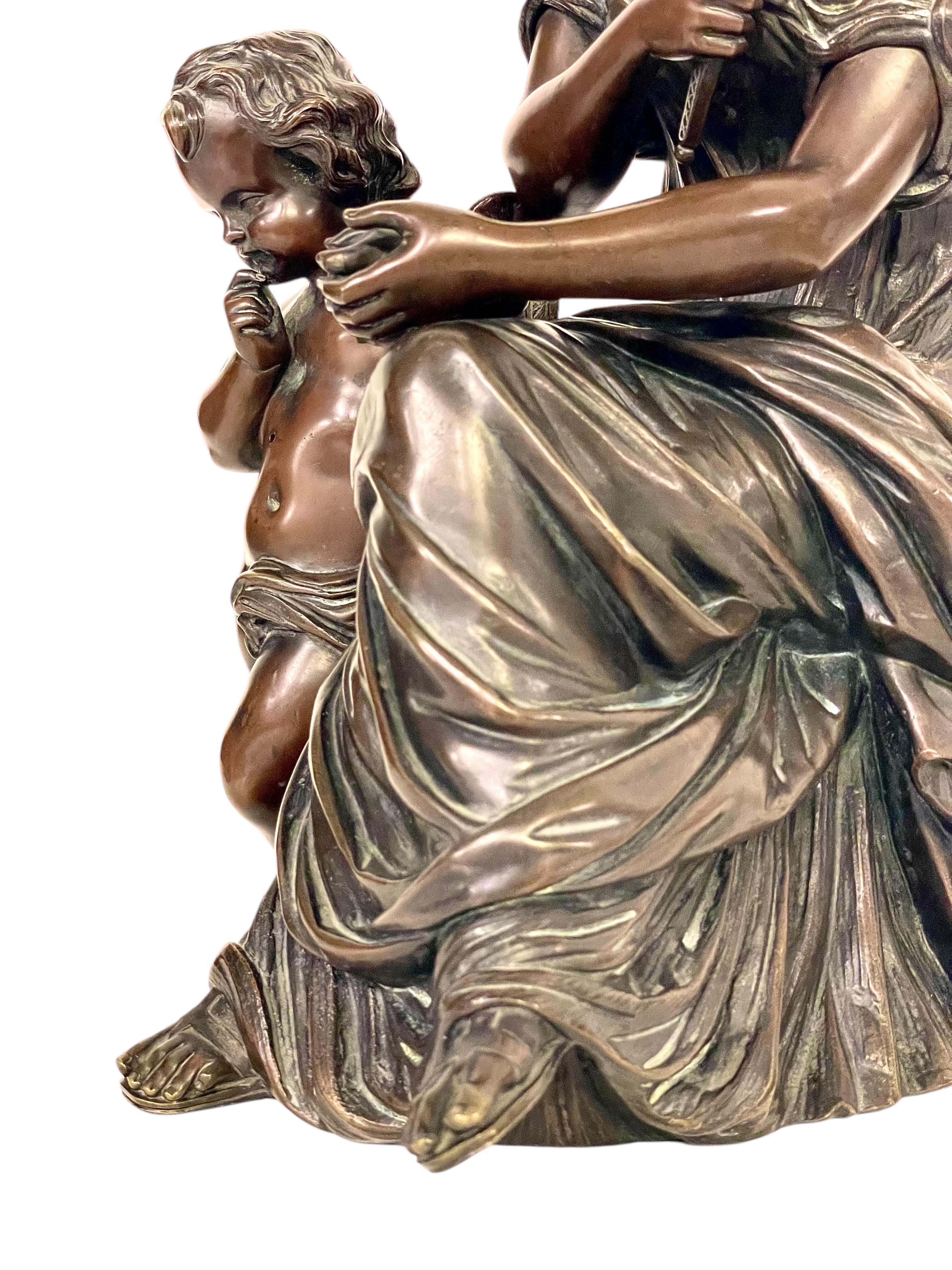 Escultura de bronce del siglo XIX, firmada Aizelin, Diosa con Cupido en venta 7