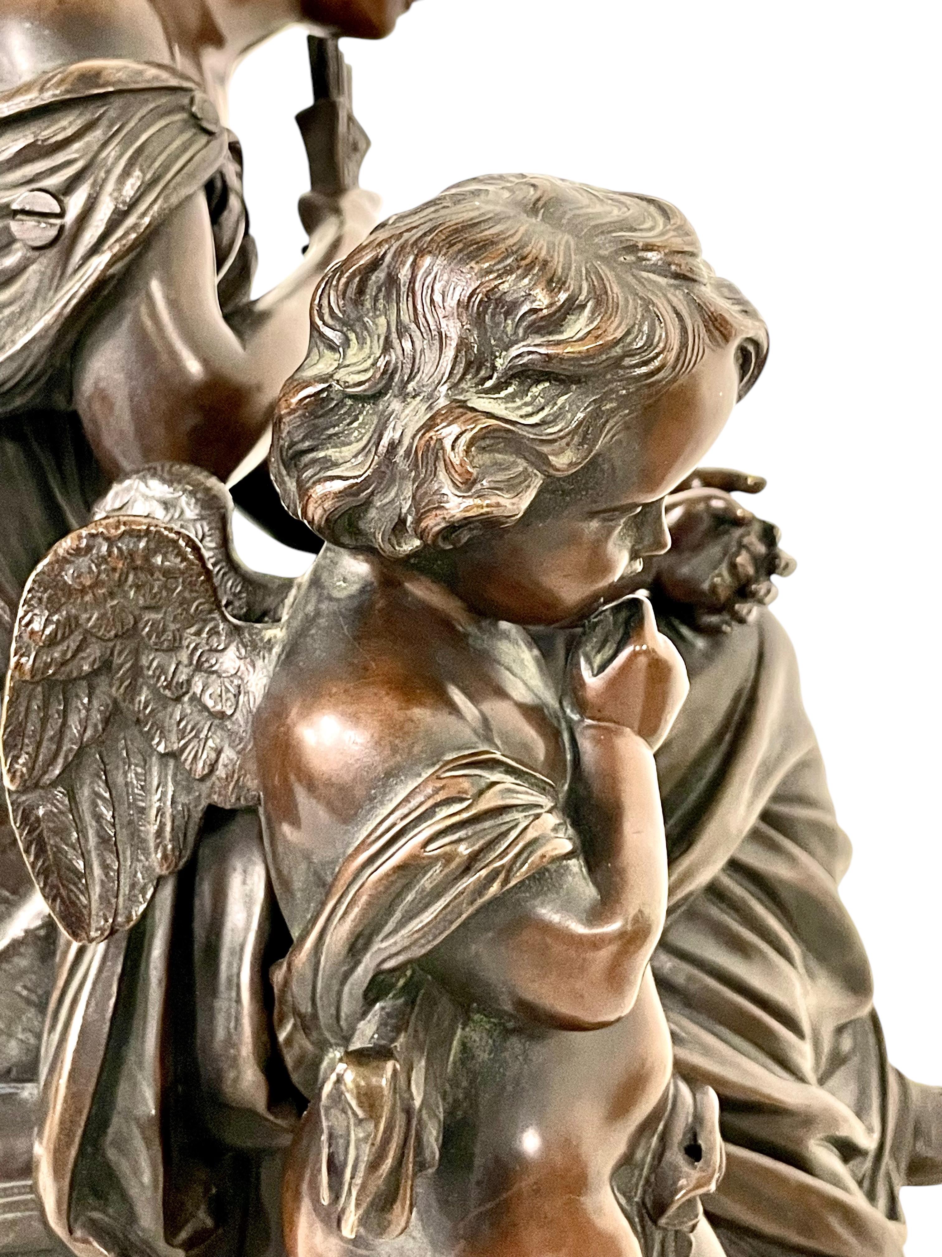 Escultura de bronce del siglo XIX, firmada Aizelin, Diosa con Cupido en venta 9