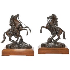 Sculptures en bronze du XIXe siècle représentant les chevaux de Marly