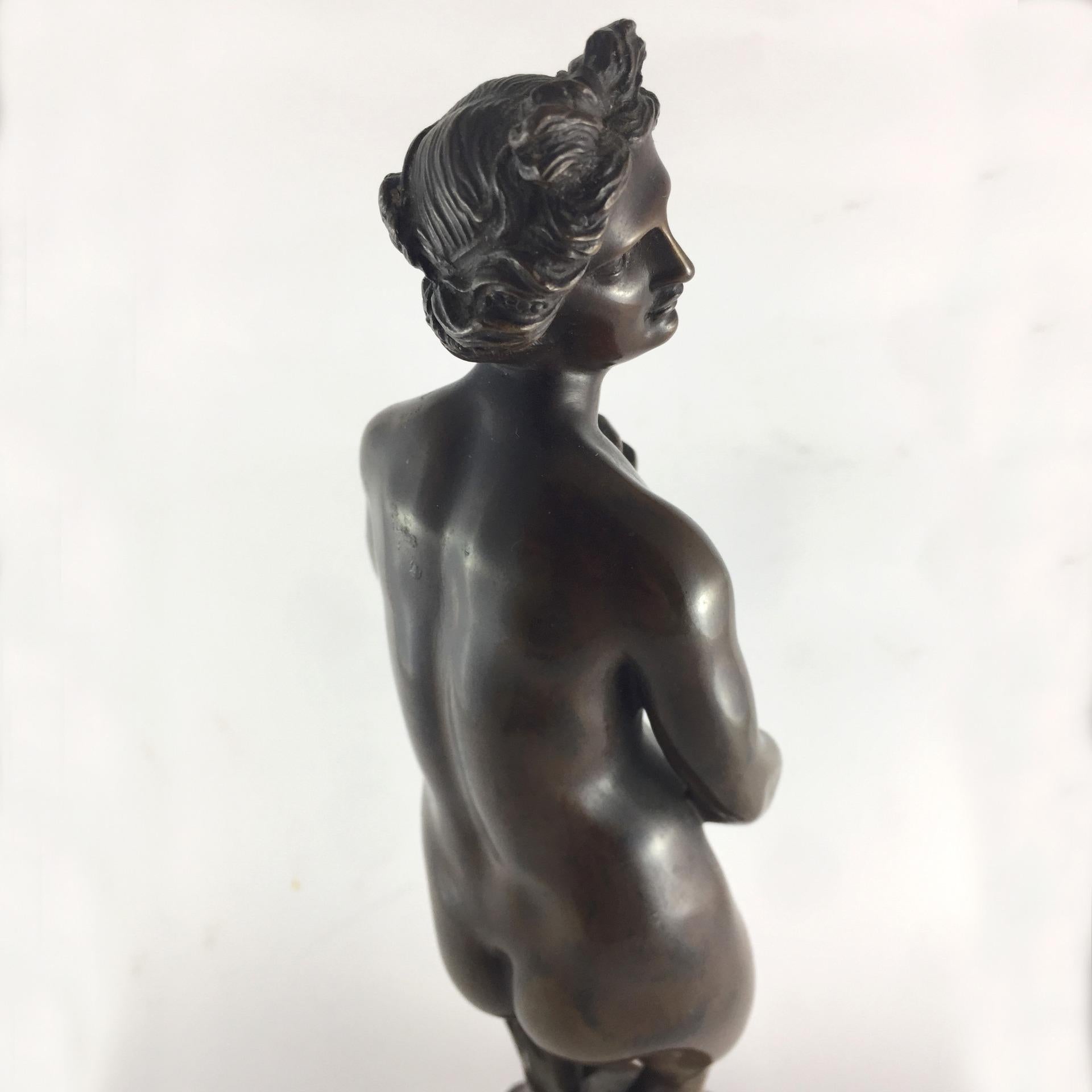 bronzeskulptur 'Venusbadende' aus dem 19. Jahrhundert von H.S. München im Zustand „Gut“ im Angebot in Firenze, FI