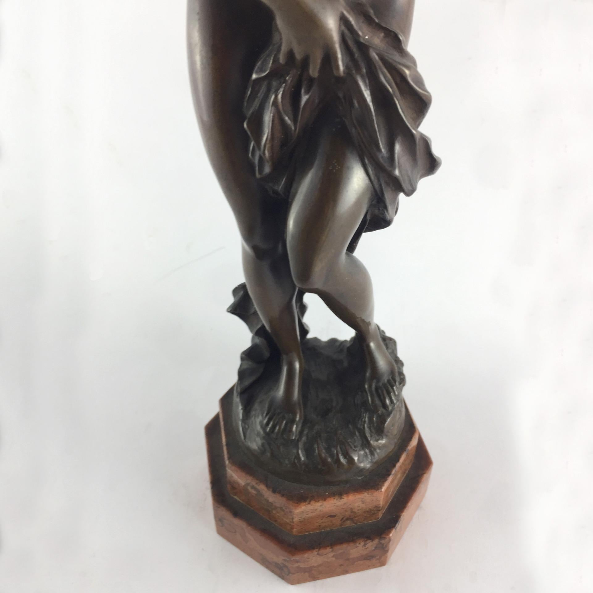 bronzeskulptur 'Venusbadende' aus dem 19. Jahrhundert von H.S. München (19th Century) im Angebot