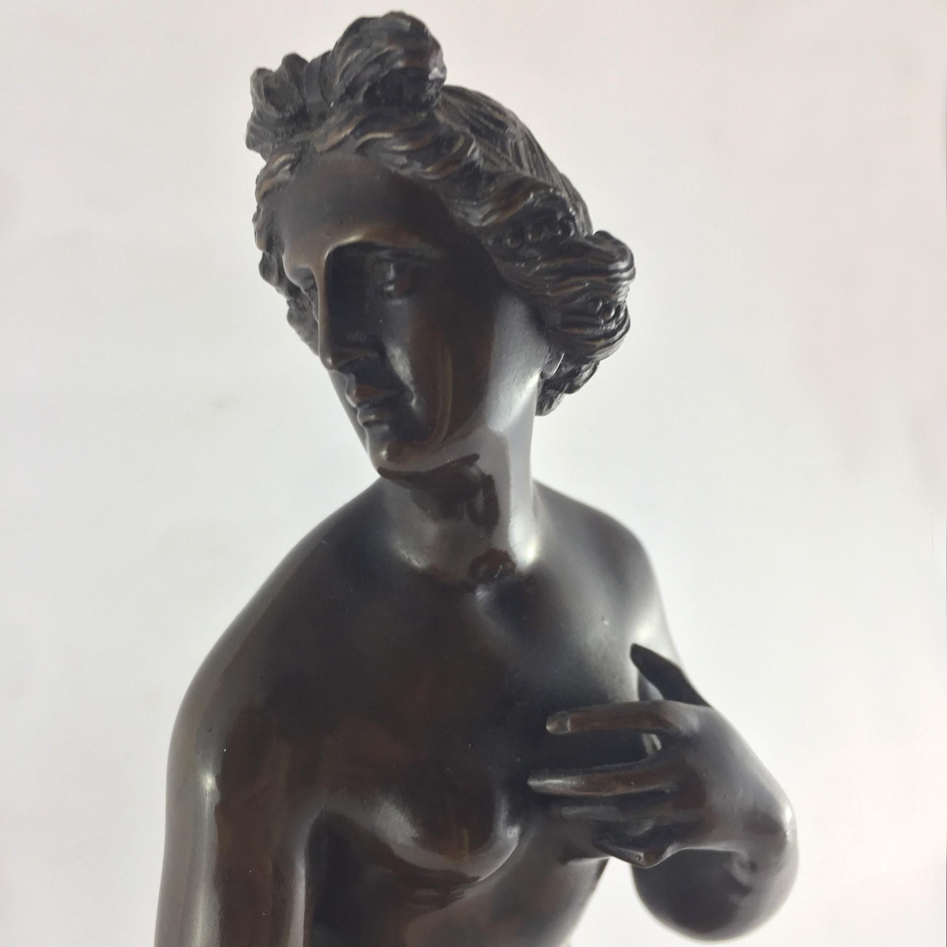 scuplture en bronze du 19ème siècle 'Venus Bather' par H.S. München en vente 1