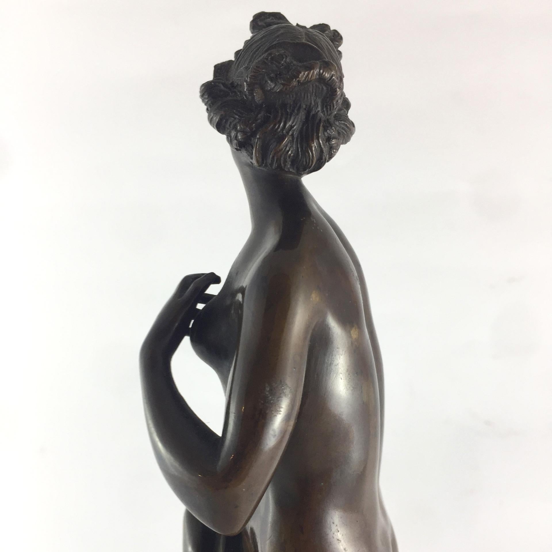 bronzeskulptur 'Venusbadende' aus dem 19. Jahrhundert von H.S. München im Angebot 2
