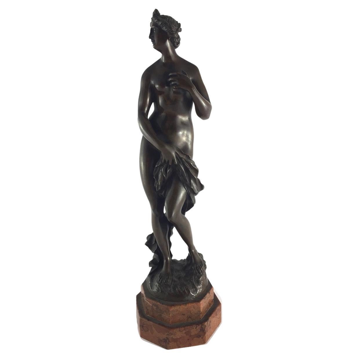 bronzeskulptur 'Venusbadende' aus dem 19. Jahrhundert von H.S. München im Angebot
