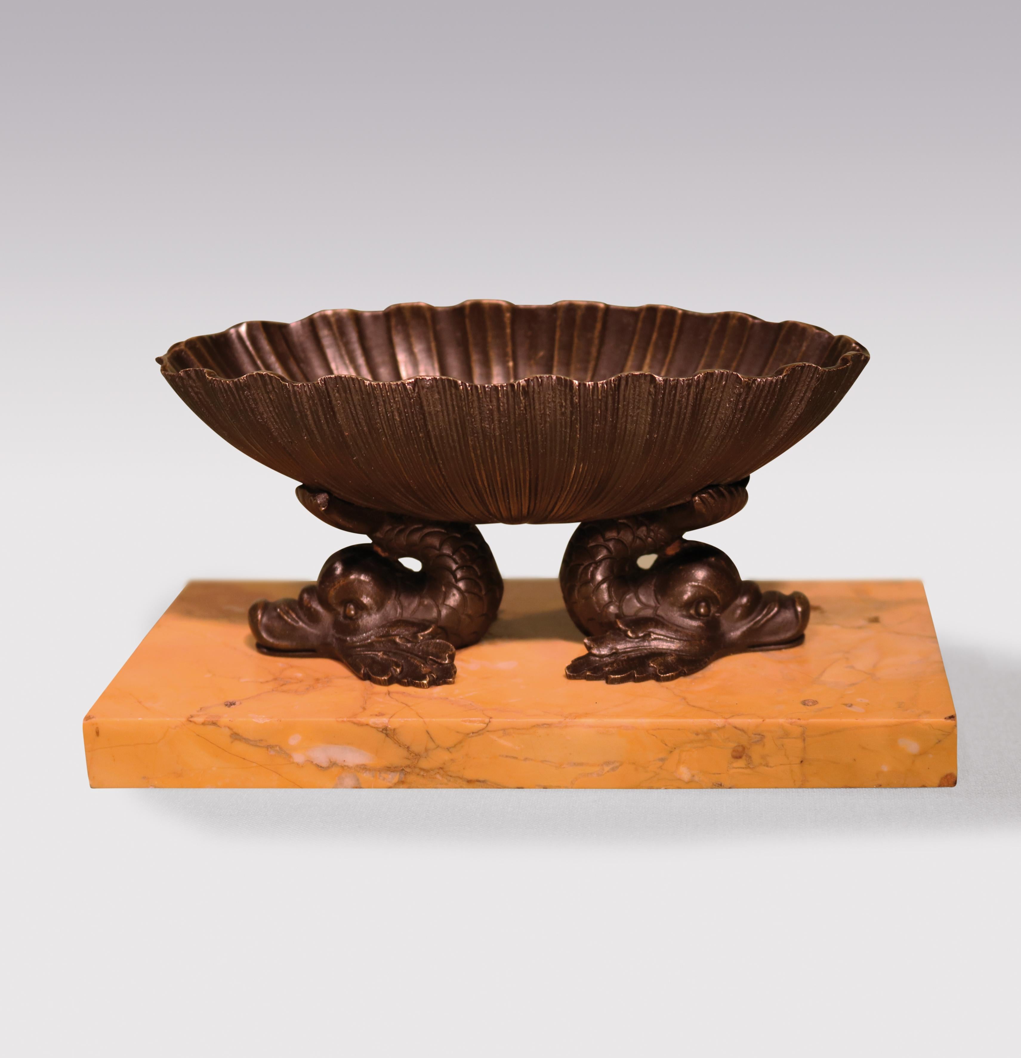 19th Century Bronze Shell-Shaped Bath In Good Condition In London, GB