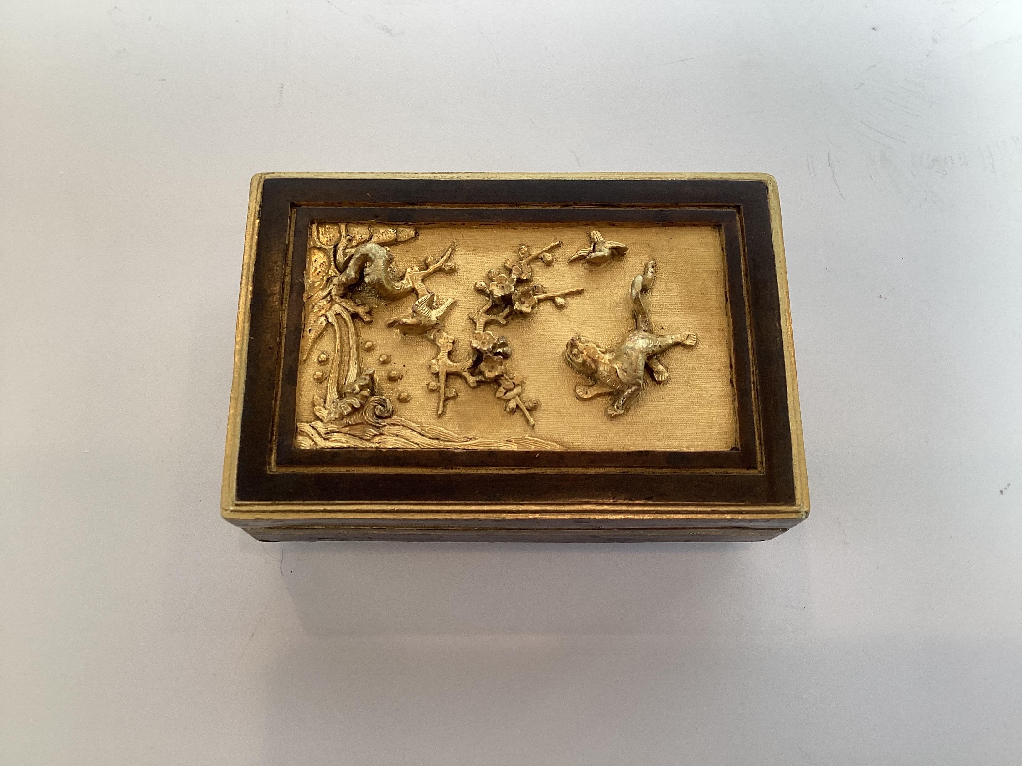 Chinese 19th Century Bronze Small Tobacco Snuff Box For Sale