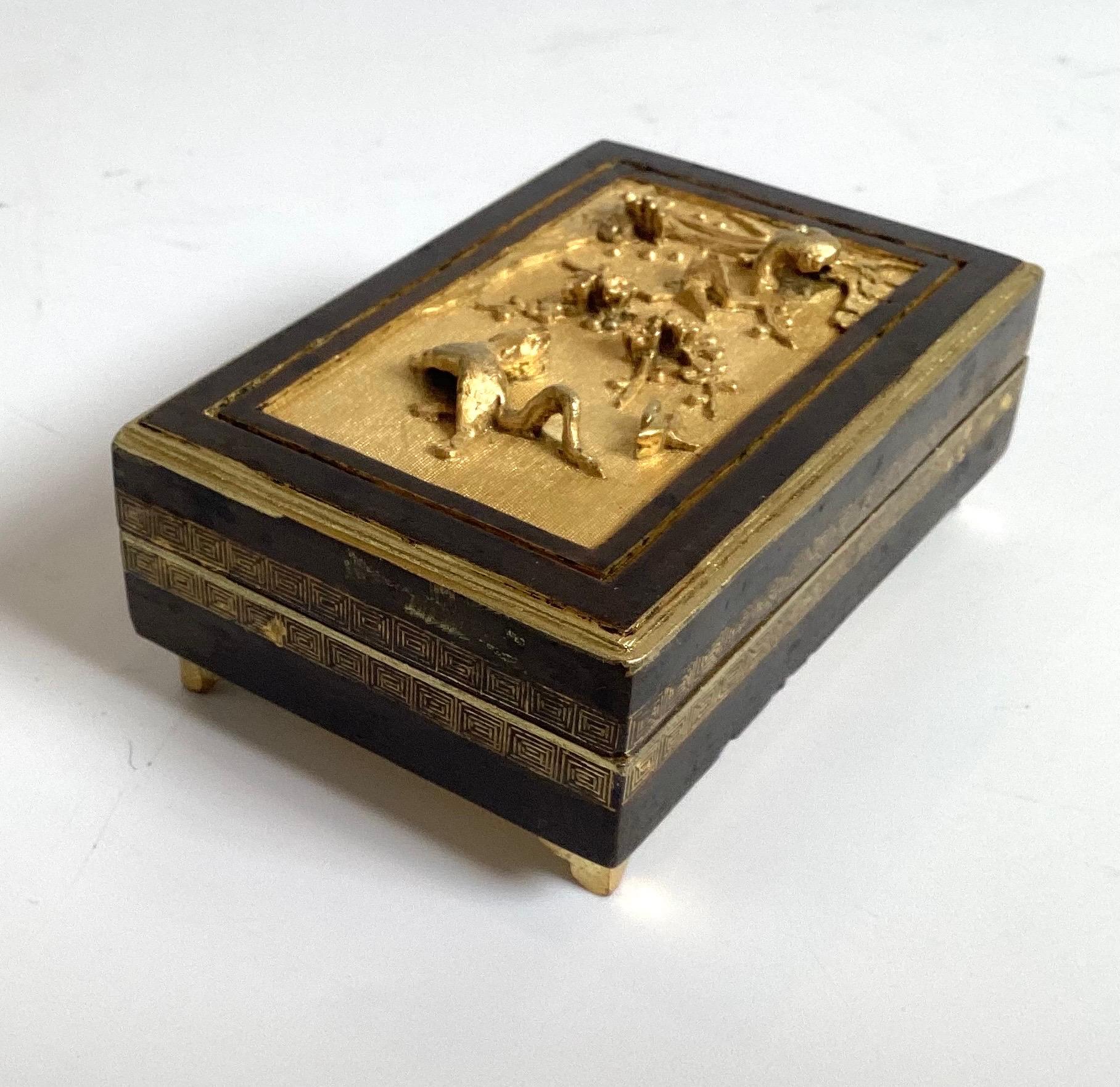 19th Century Bronze Small Tobacco Snuff Box In Good Condition For Sale In Lambertville, NJ