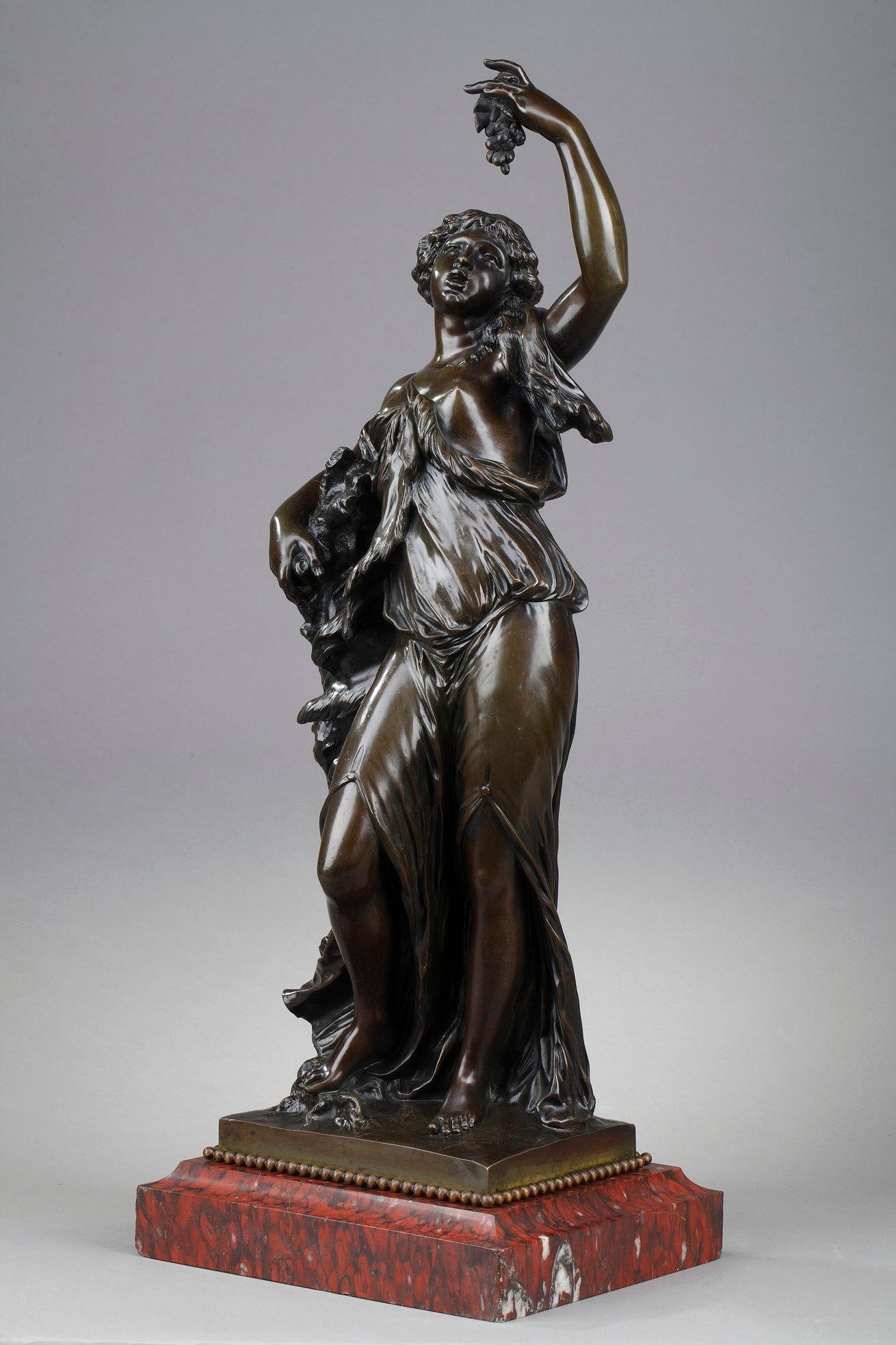 Bronze Statue en bronze du 19ème siècle : Bacchante en vente