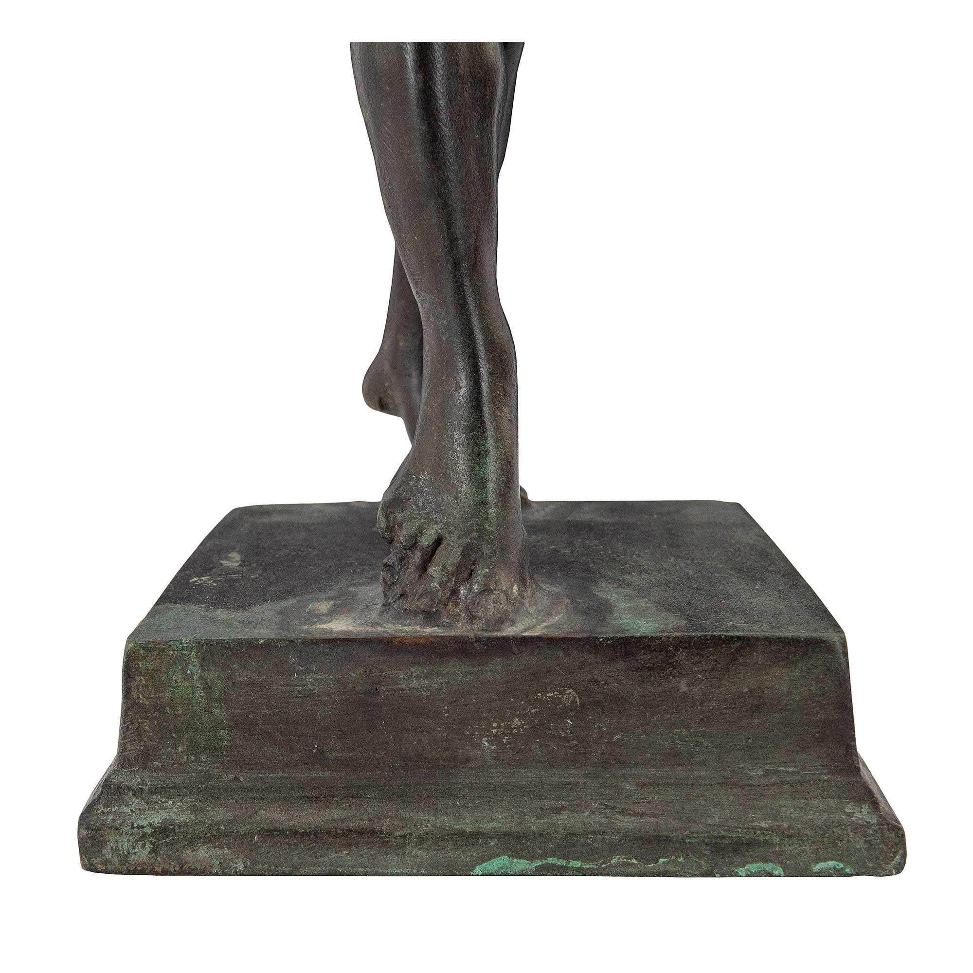 Bronze Statue en bronze du 19e siècle représentant un faune en vente