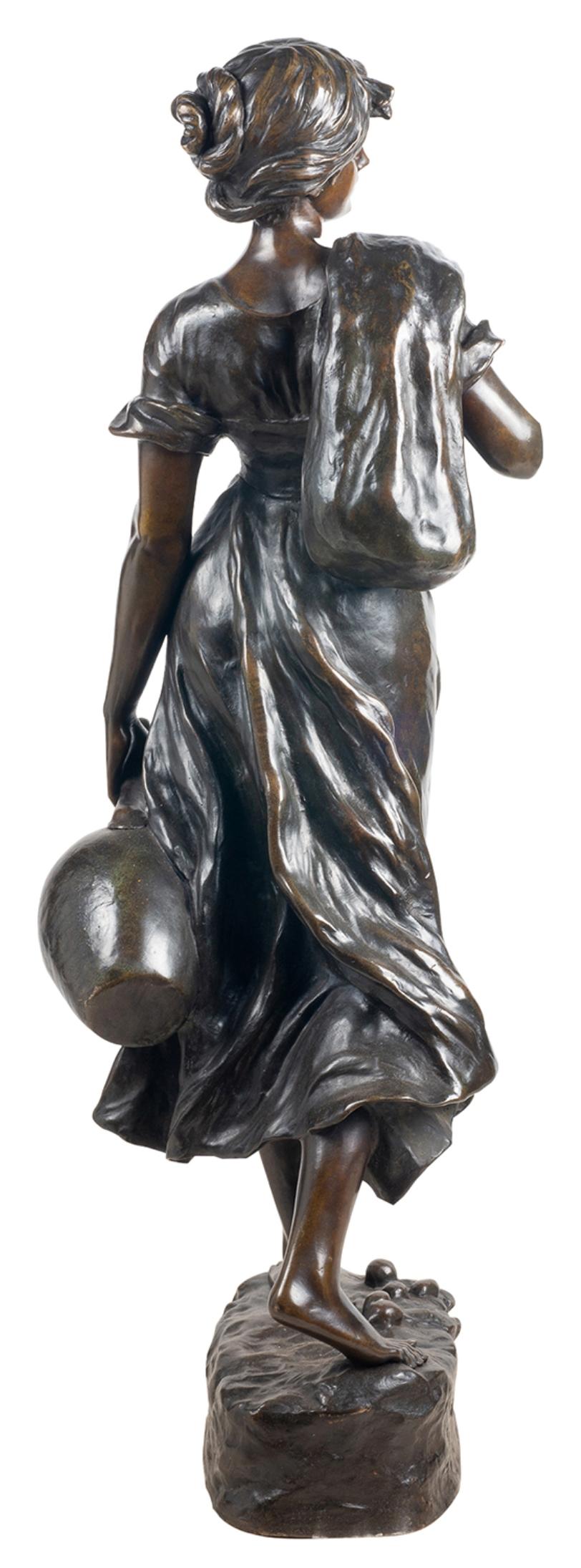 Bronzestatue einer weiblichen Wasserträgerin aus dem 19. Jahrhundert, von Hans Schork im Angebot 6