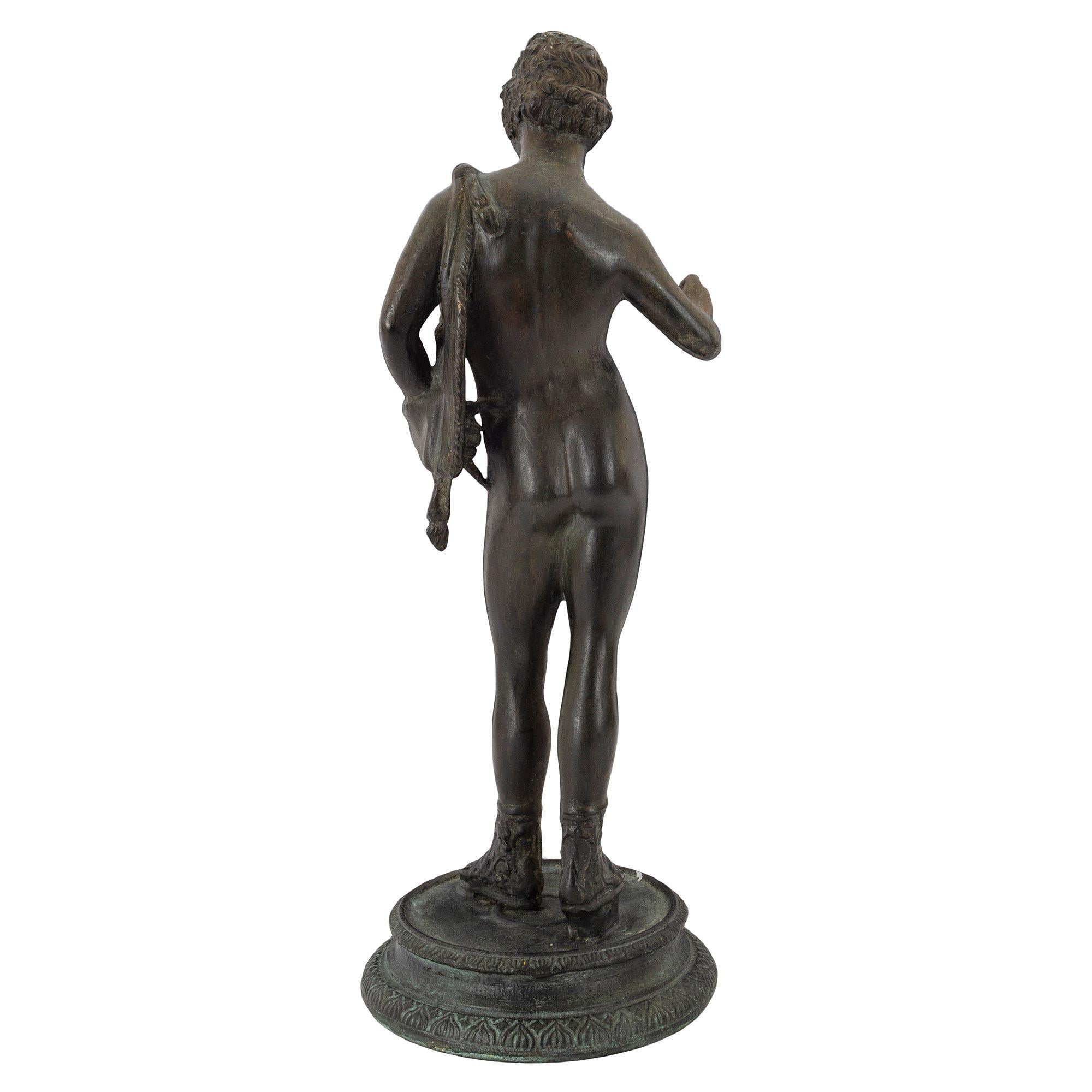 Français Statue en bronze du 19ème siècle d'un jeune chasseur en vente