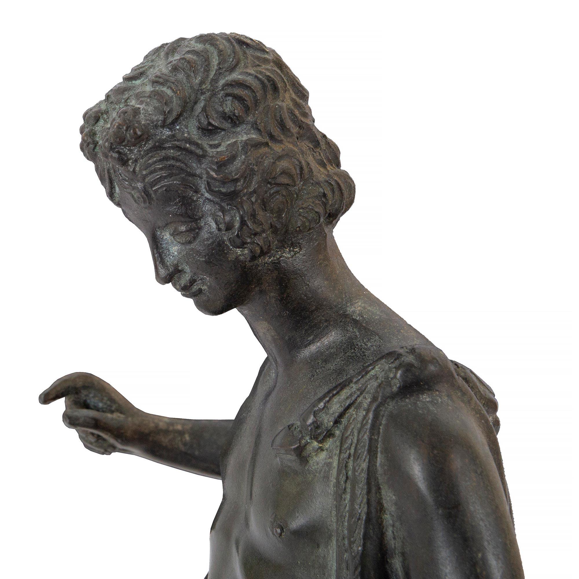 Bronzo Statua di bronzo del XIX secolo di un giovane cacciatore in vendita