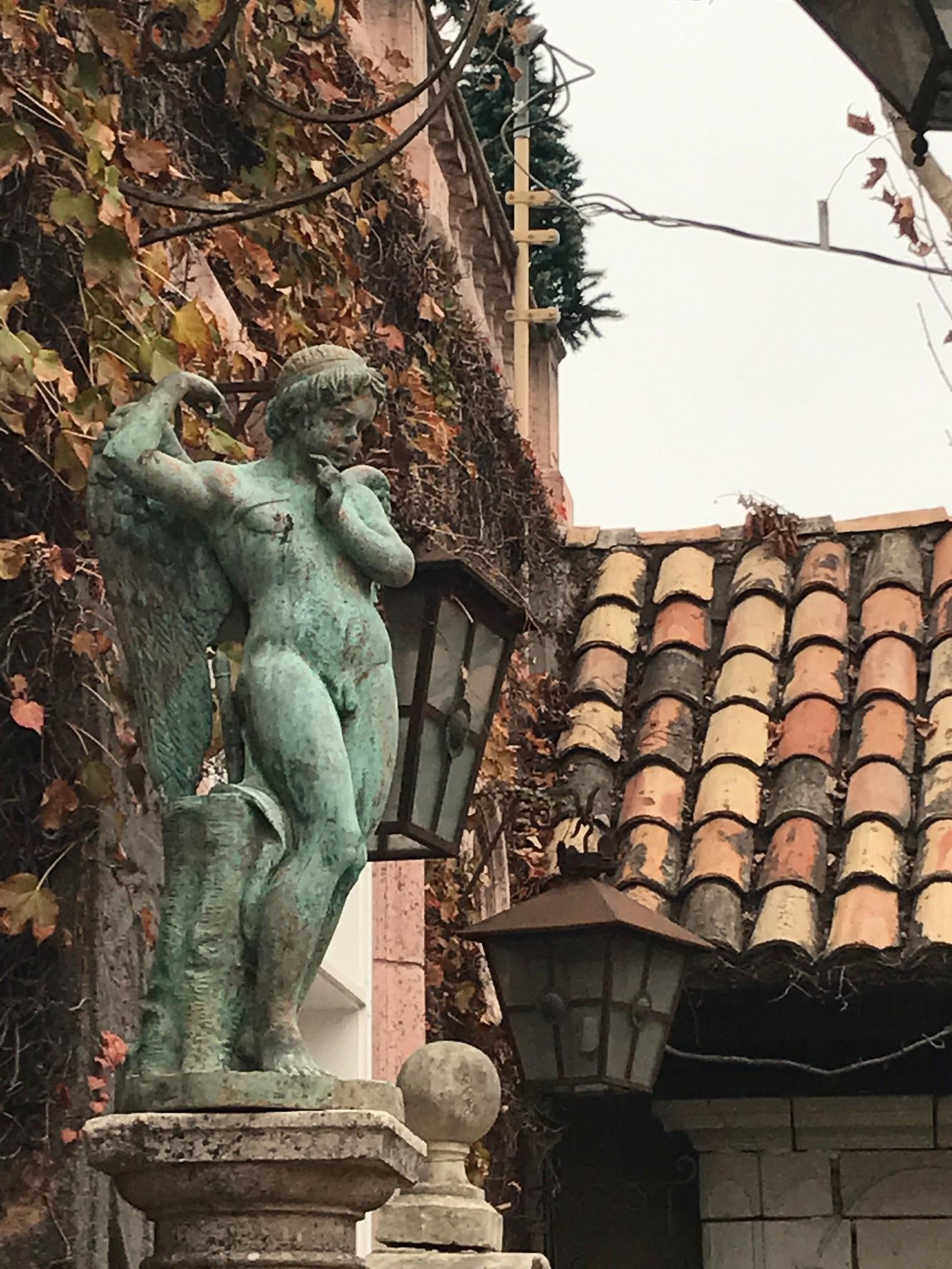 19th Century Bronze Statue of Cupid Centrepiece Decorative Garden Ornament LA In Good Condition In West Hollywood, CA