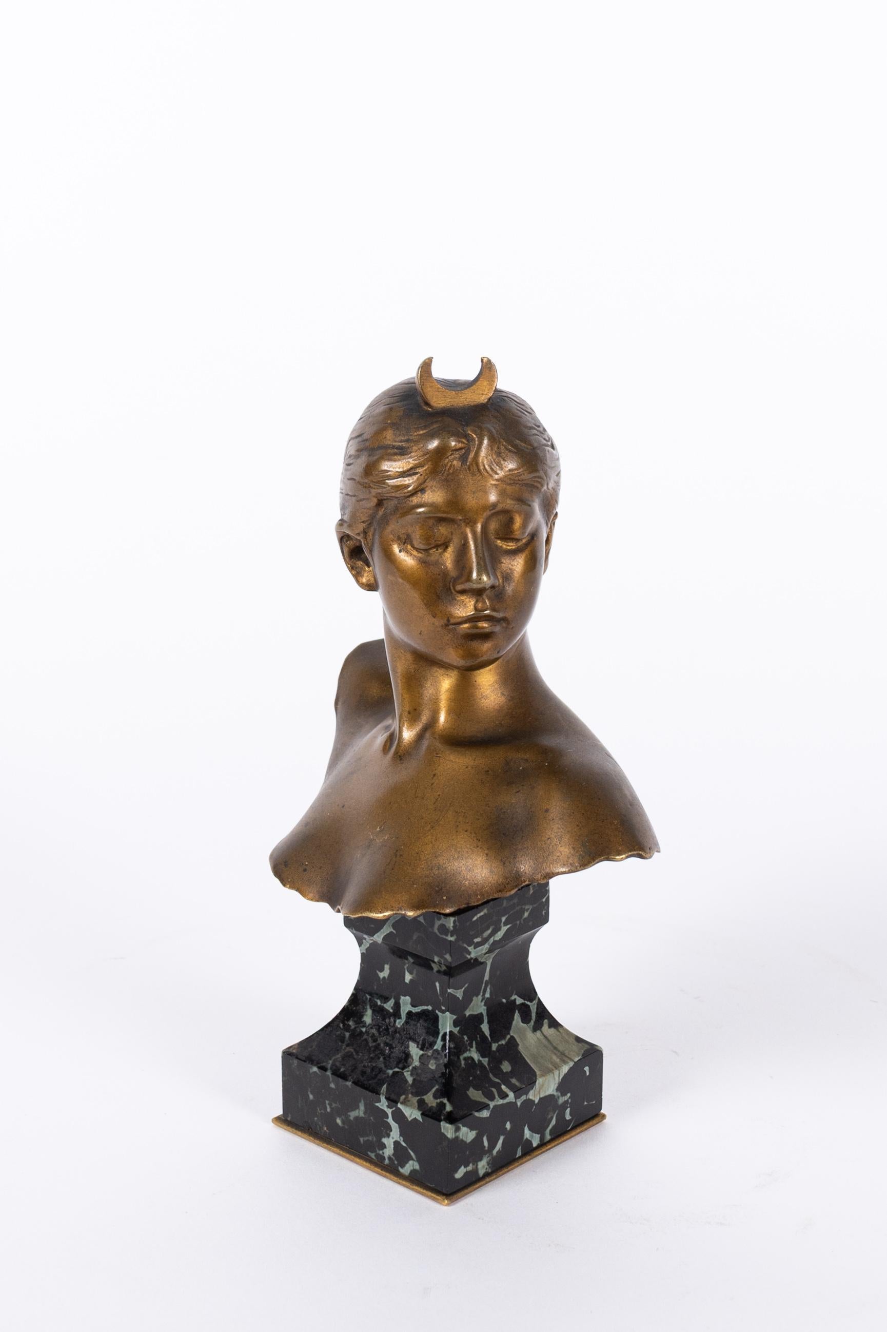 Francese Statua in bronzo del XIX secolo di Diana, dea della caccia, di Alexandre Falguière in vendita