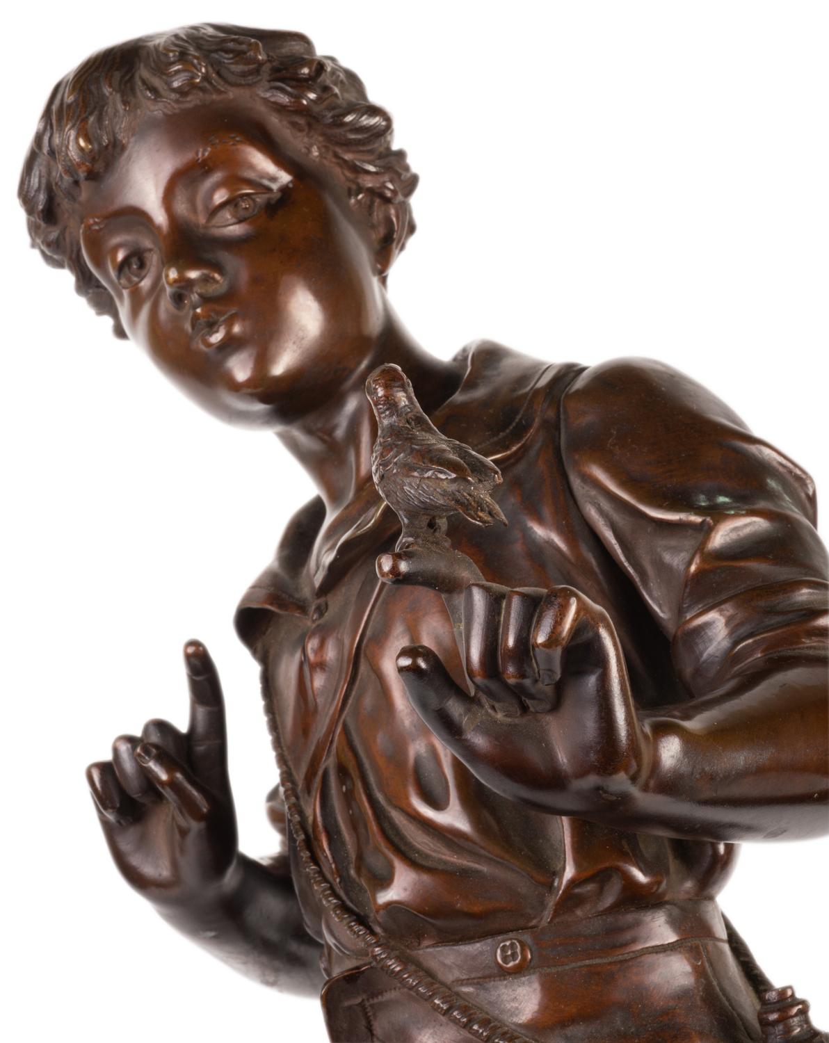 Français Statue en bronze du 19e siècle représentant un jeune garçon, intitulée « Lesson in Song » par E Carlier en vente
