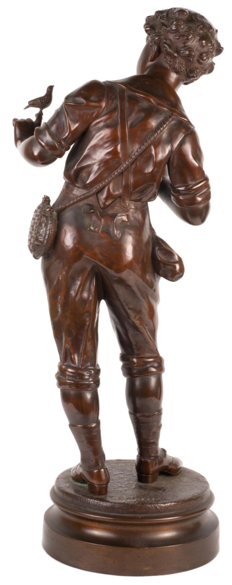 XIXe siècle Statue en bronze du 19e siècle représentant un jeune garçon, intitulée « Lesson in Song » par E Carlier en vente