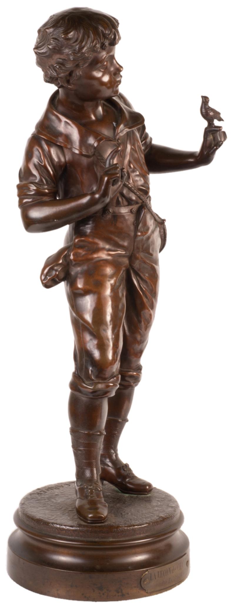Statue en bronze du 19e siècle représentant un jeune garçon, intitulée « Lesson in Song » par E Carlier en vente 1