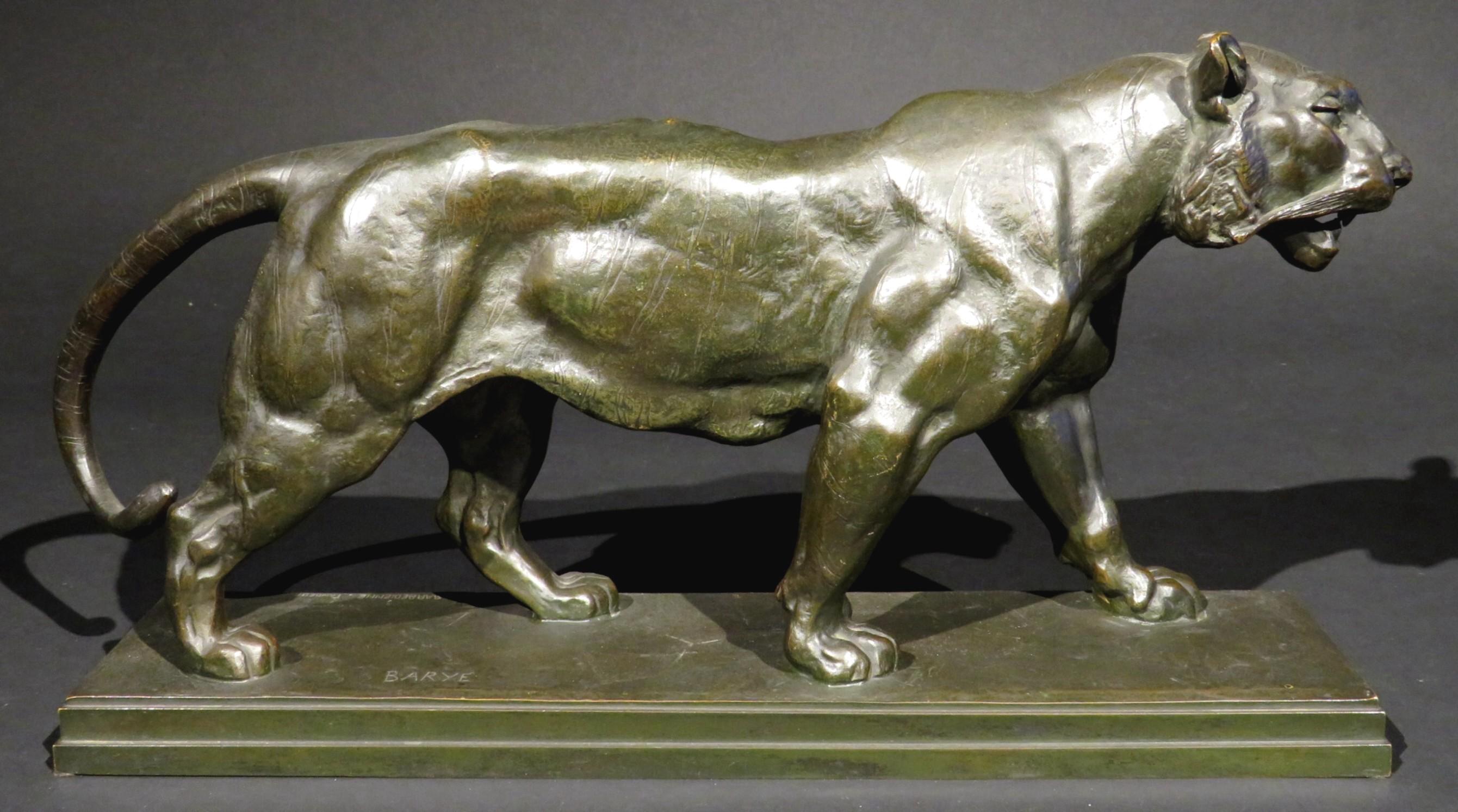 Ce bronze posthume emblématique, finement coulé, conçu et sculpté par Antoine Louis Barye (1796-1875), présente des proportions exactes, une musculature et des marques naturalistes finement modelées. Monté sur une base avec un sol modelé de façon