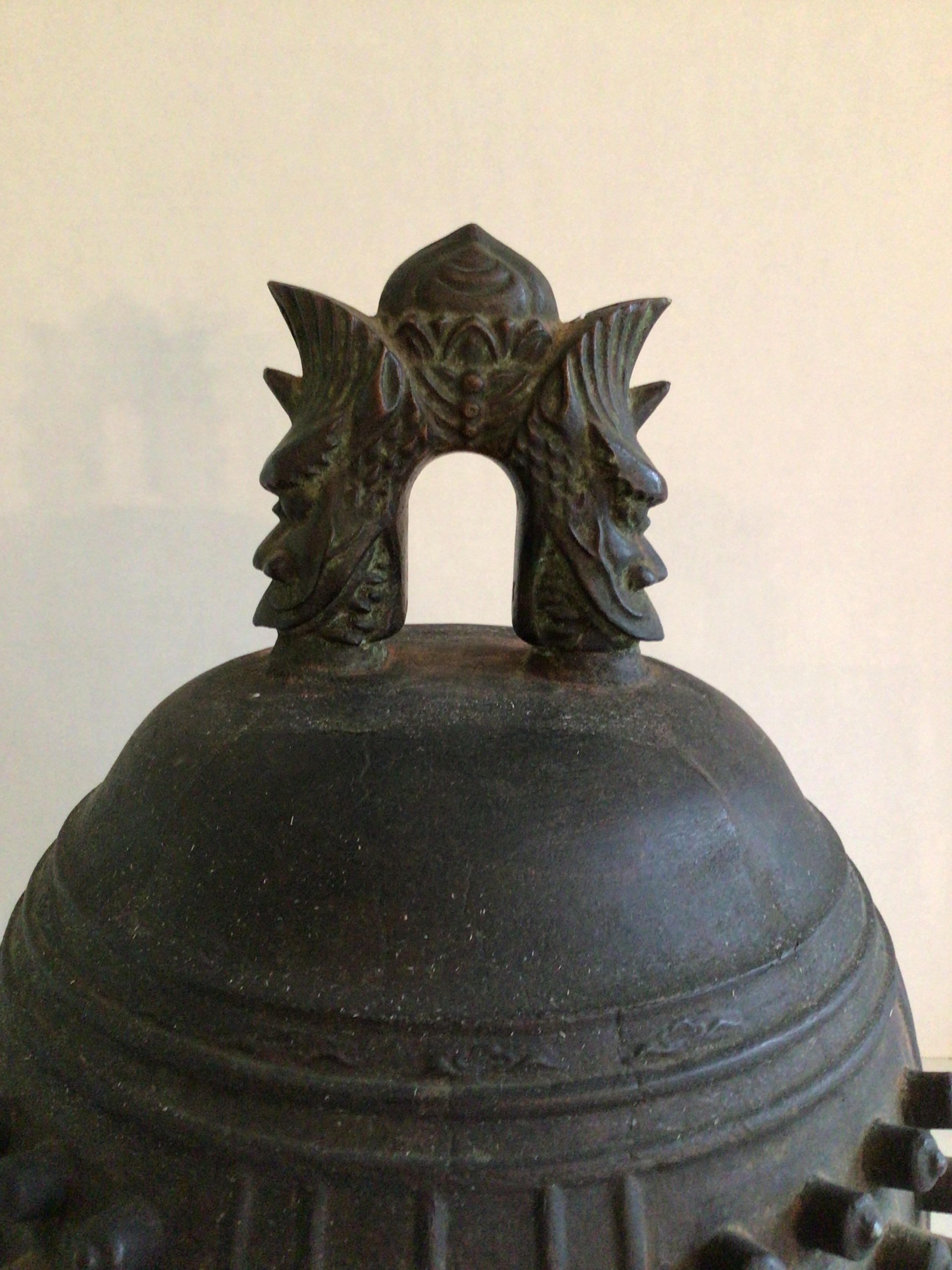 Tibetano Campana del tempio in bronzo del XIX secolo in vendita
