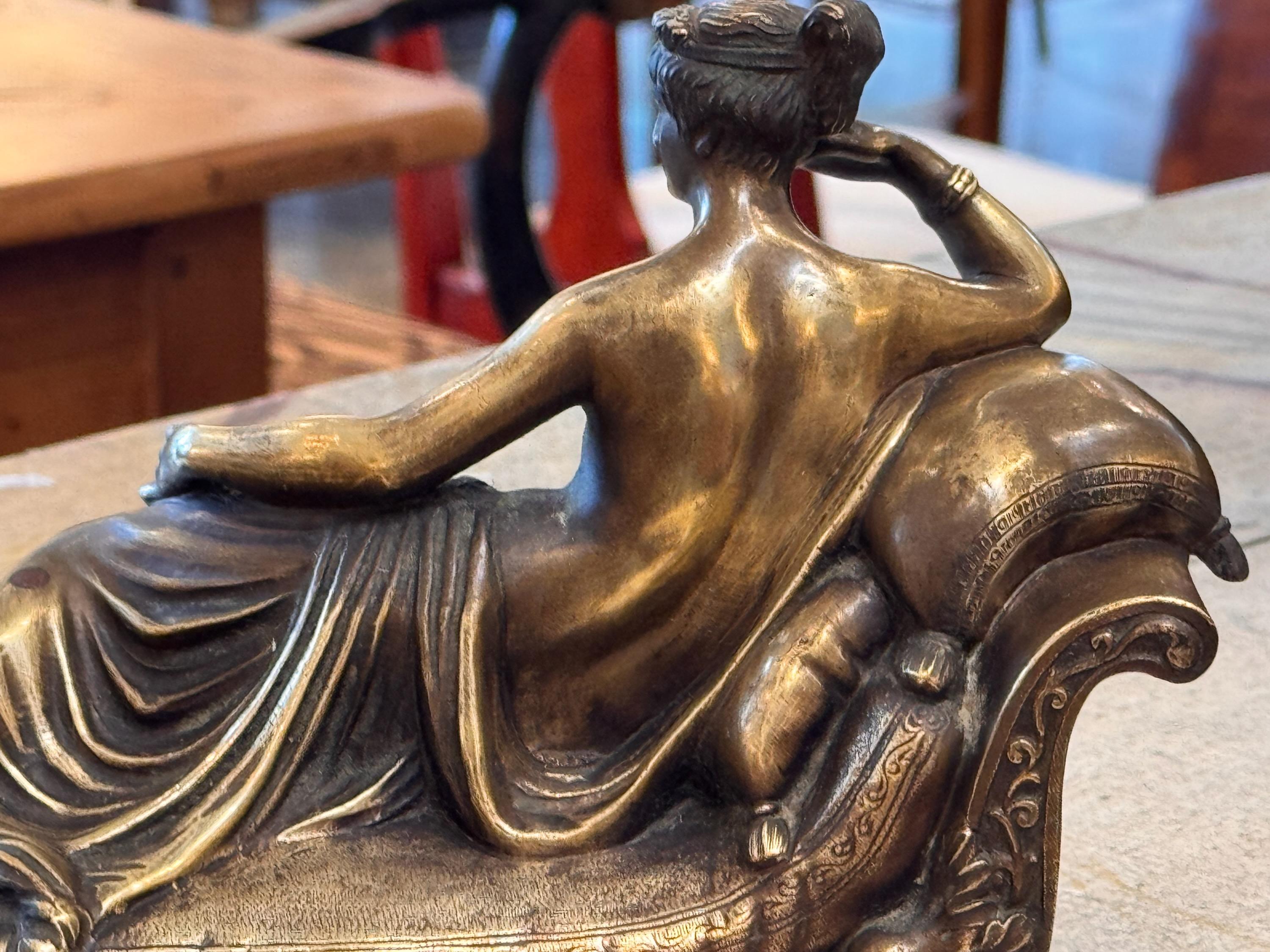 Scultura di Venere in bronzo del XIX secolo in vendita 4
