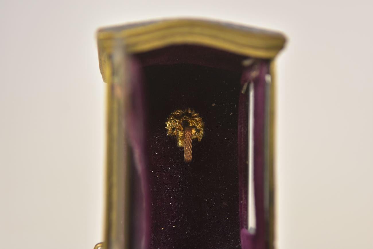 porte-montre du XIXe siècle en bronze cloisonné et bronze en vente 1