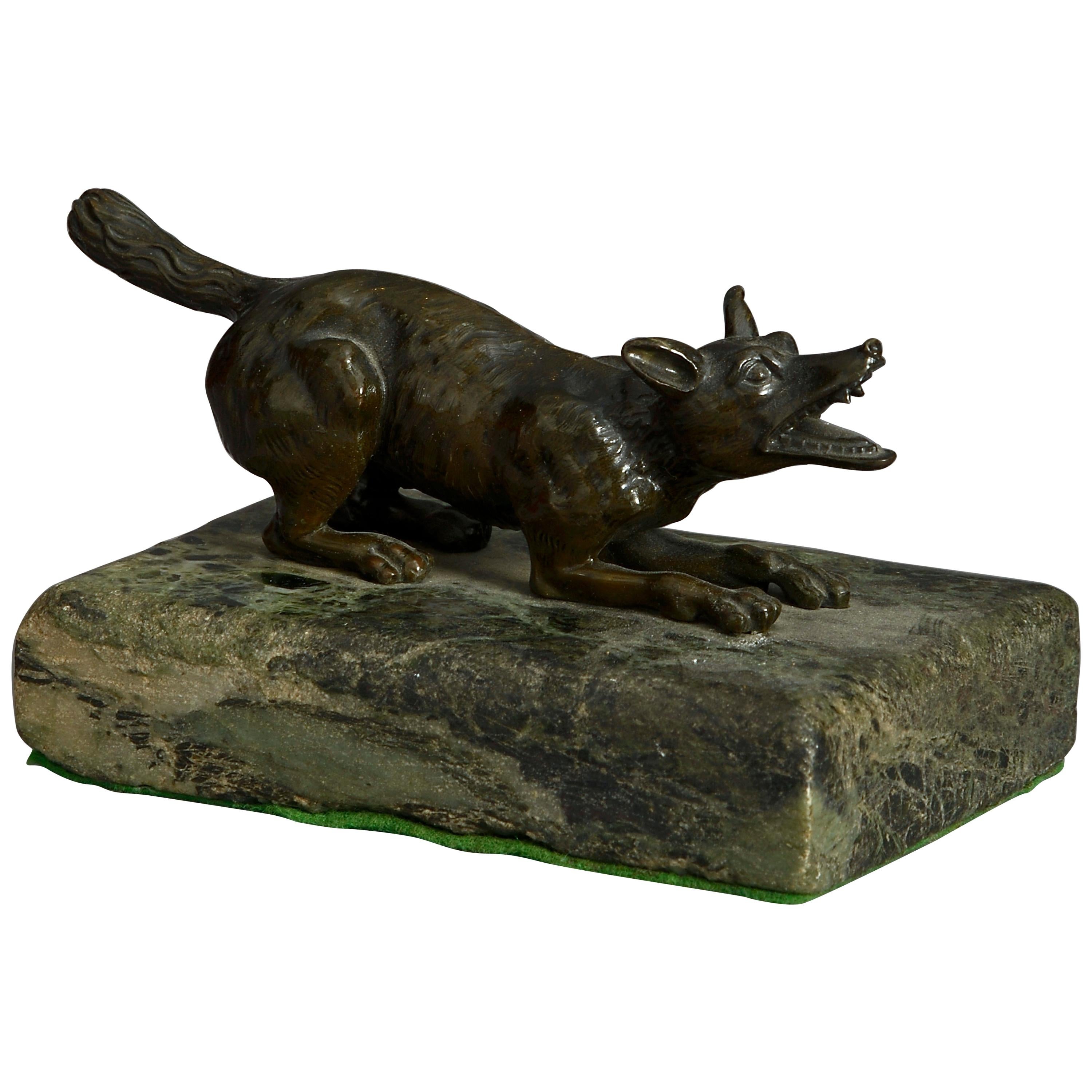 Escultura de lobo de bronce del siglo XIX