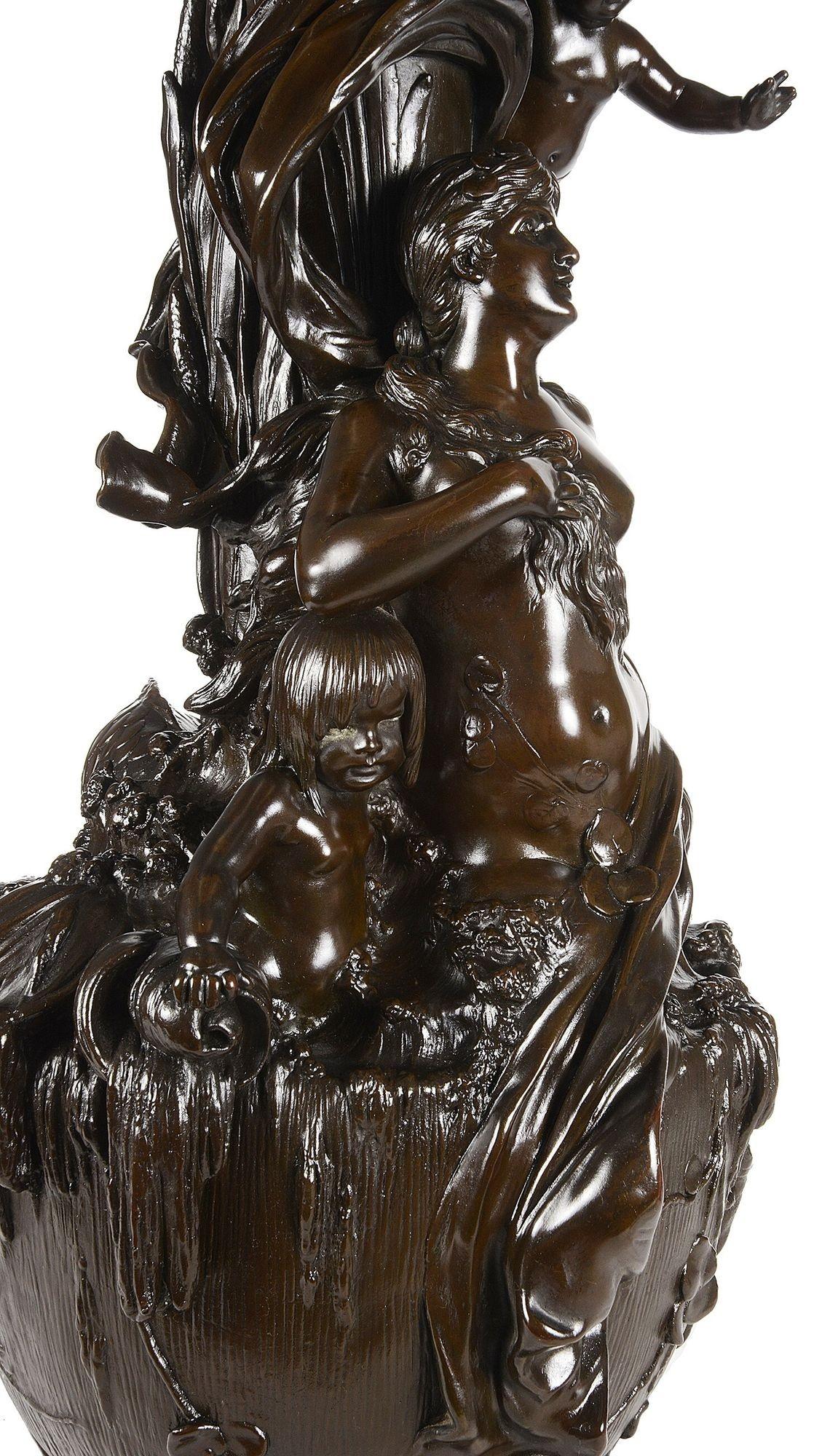 Vase / lampe en bronze du 19ème siècle représentant la déesse Amphitrite en vente 3