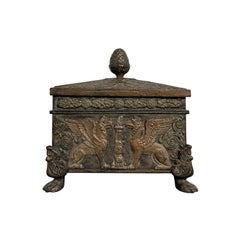 Coffre-fort allemand du 19e siècle en fer de style Empire, Brown-Black, décor de table antique
