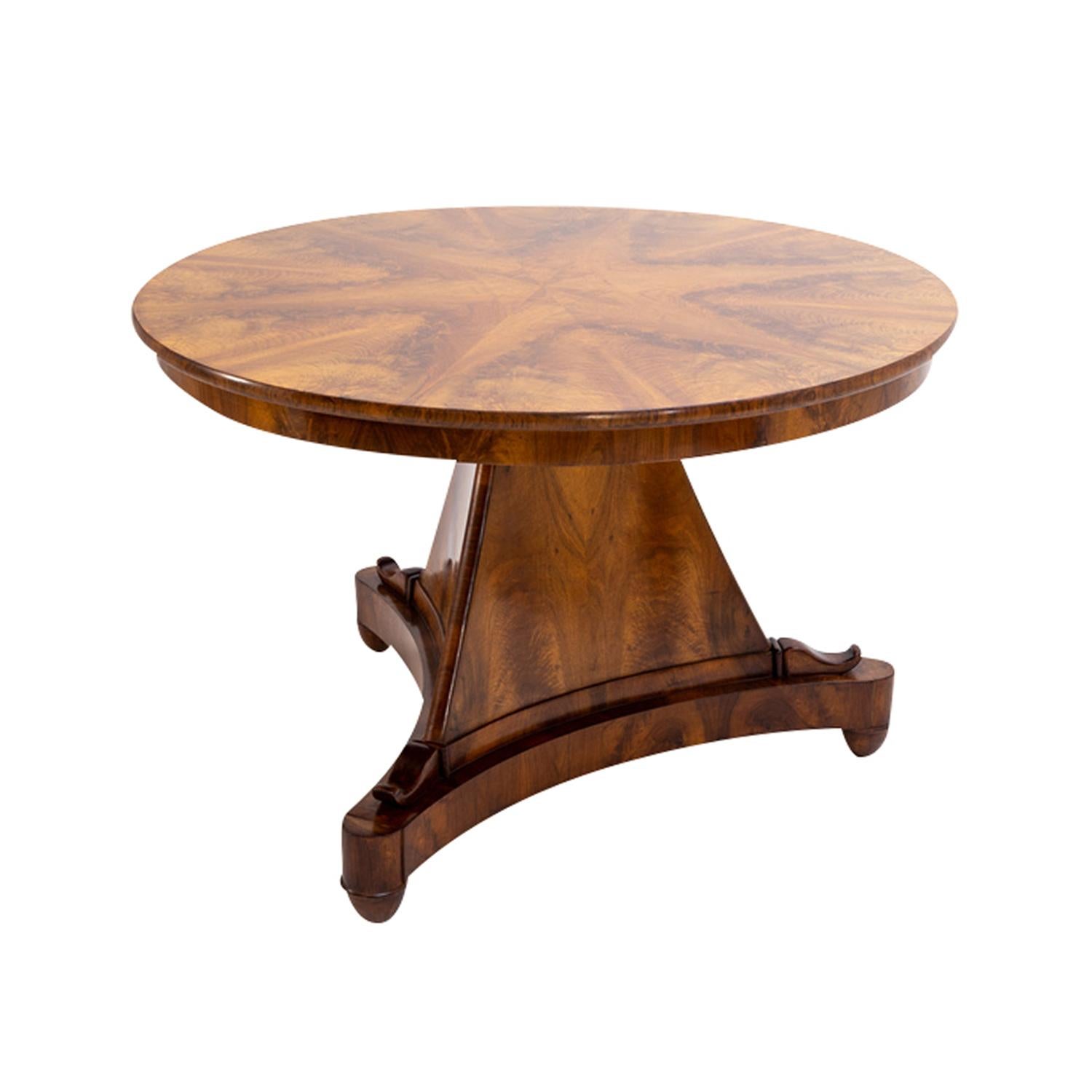 19th Century German Biedermeier Polished Walnut Foldable, Antique Center Table In Good Condition For Sale In West Palm Beach, FL
