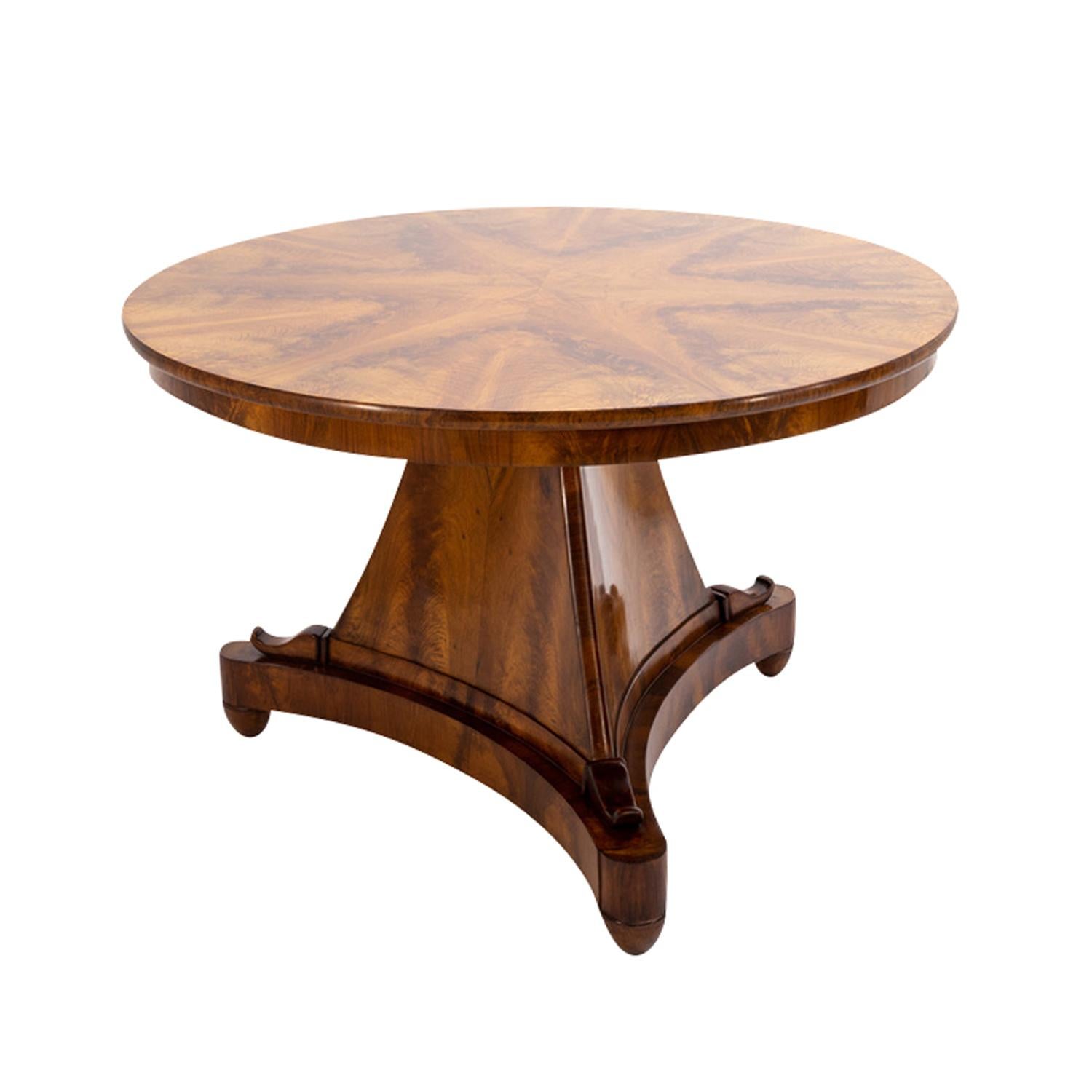 19th Century German Biedermeier Polished Walnut Foldable, Antique Center Table For Sale 1