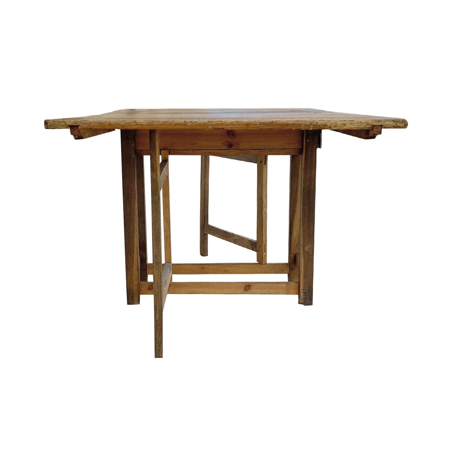 19th Century Swedish Rustic Slagbord - Antique Walnut Drop-Leaf Farmhouse Table For Sale 1