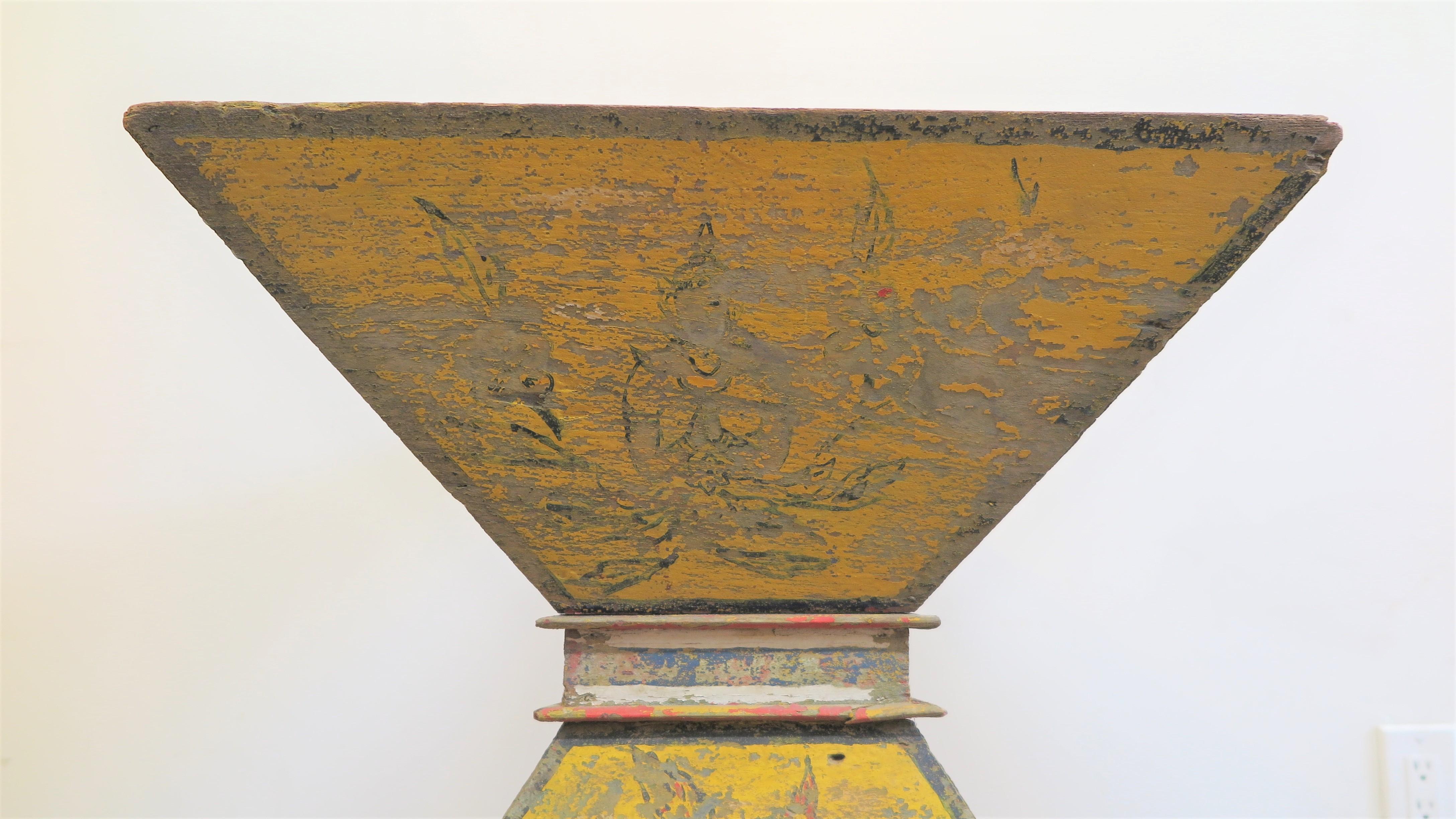Rustique Table du 19e siècle avec support pour boîte à bouddha en vente