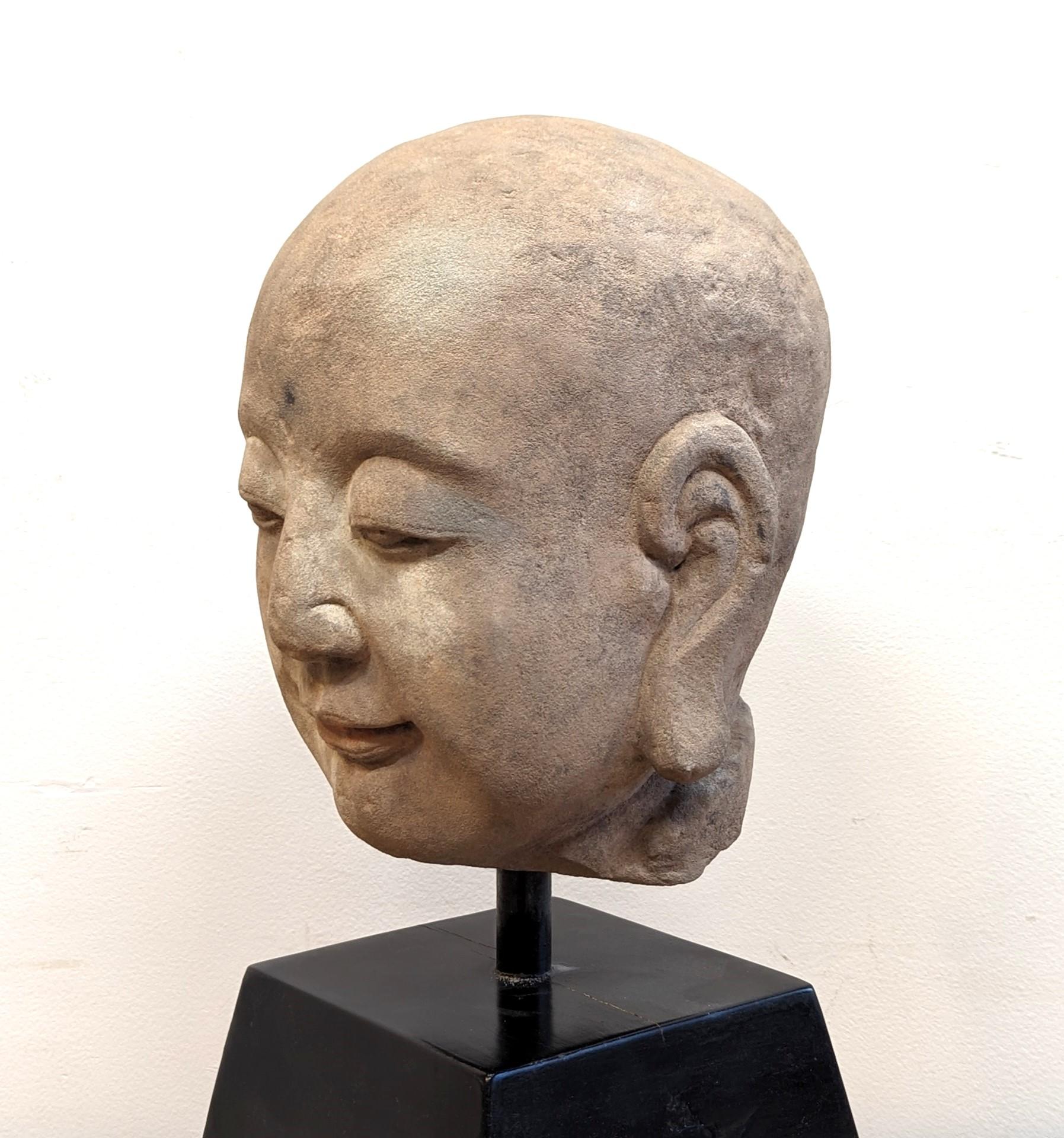 Buddhische Kopfskulptur aus Sandstein aus dem 19. Jahrhundert  im Angebot 2
