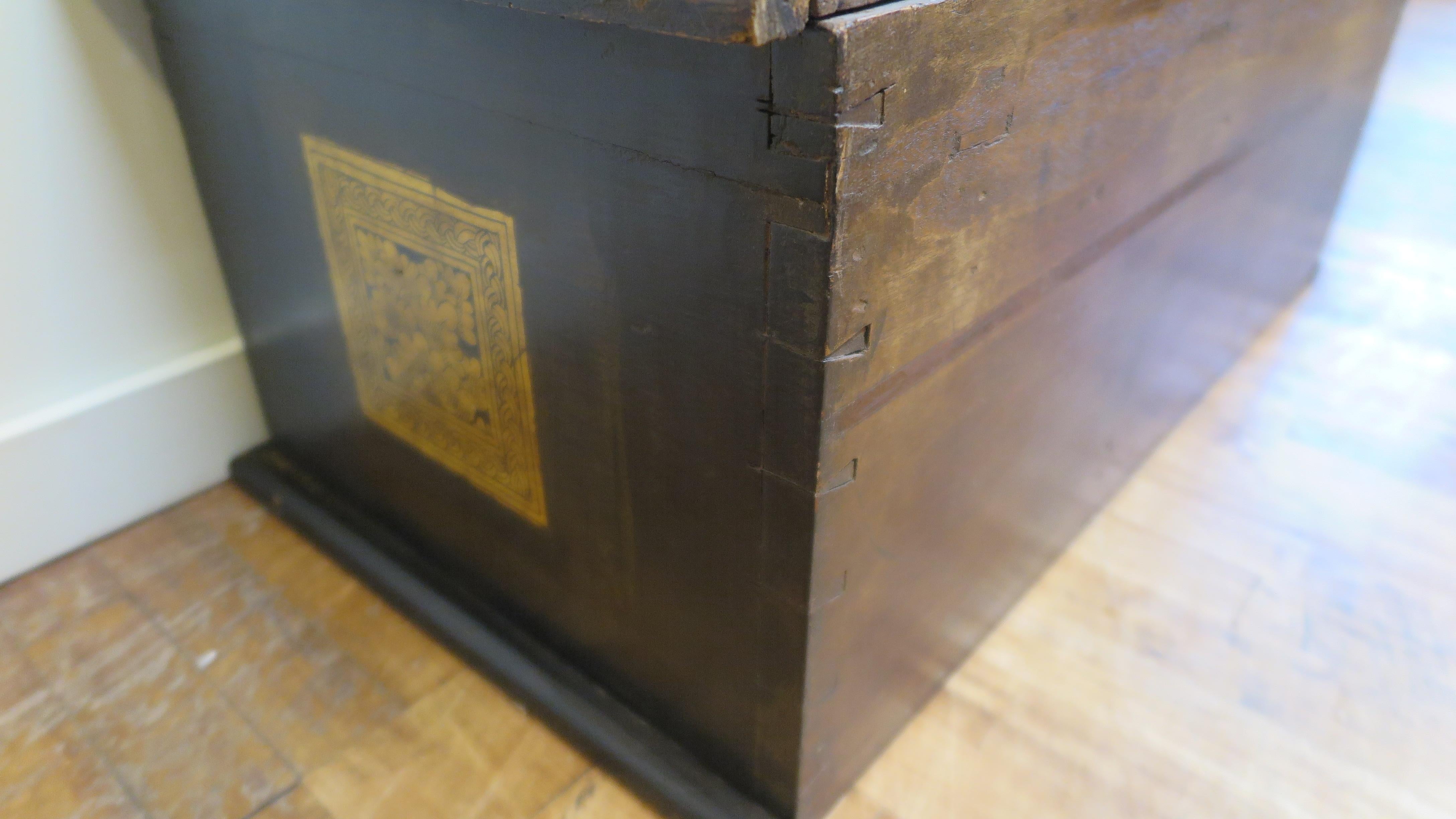 Baúl de manuscritos budistas del siglo XIX en venta 10
