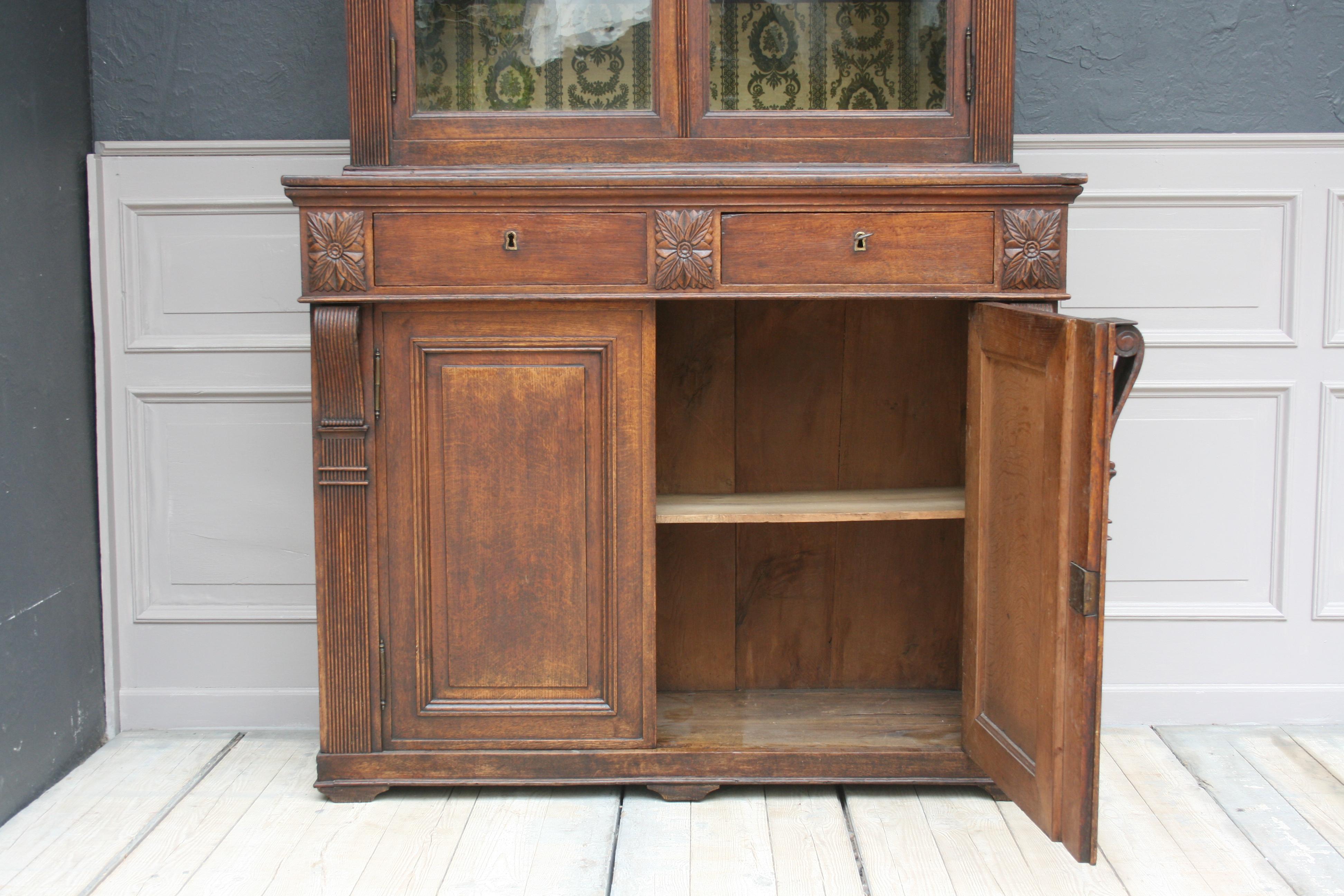 19th Century Buffet Cabinet Made of Oak In Good Condition In Dusseldorf, DE