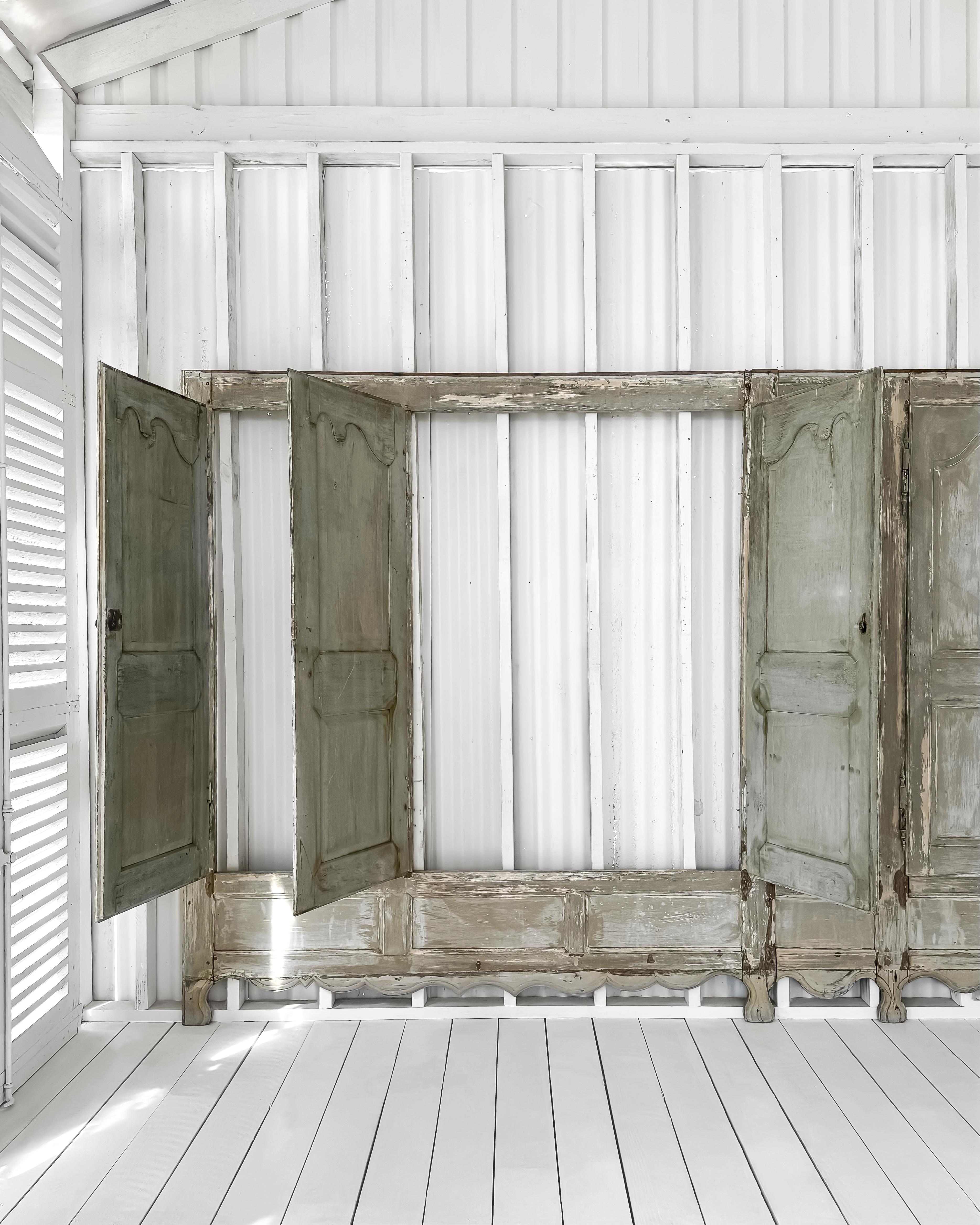 Built-in Französische Provence-Kleiderschrank-Wand mit Türen aus dem 19. Jahrhundert im Angebot 6