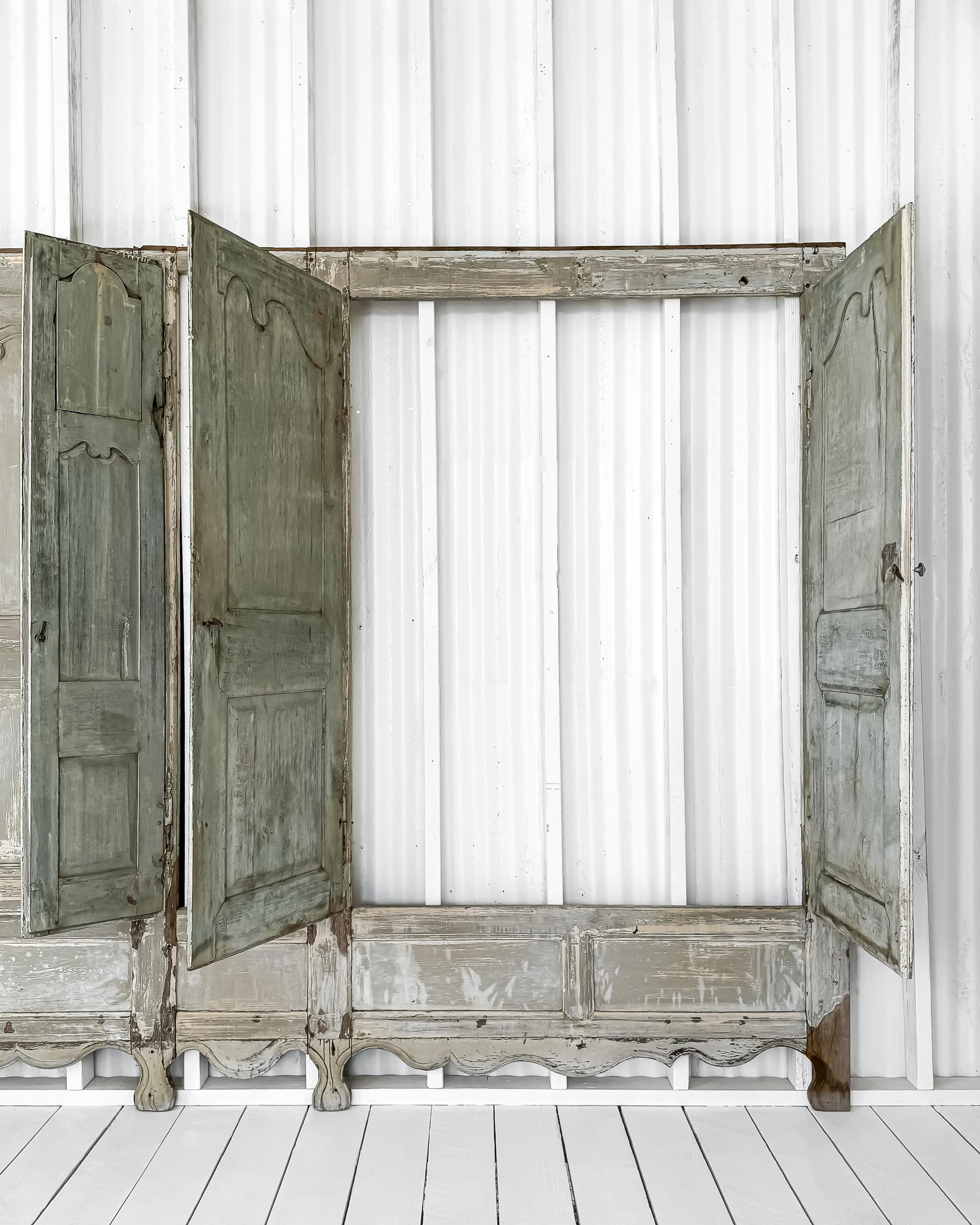 Built-in Französische Provence-Kleiderschrank-Wand mit Türen aus dem 19. Jahrhundert im Angebot 10