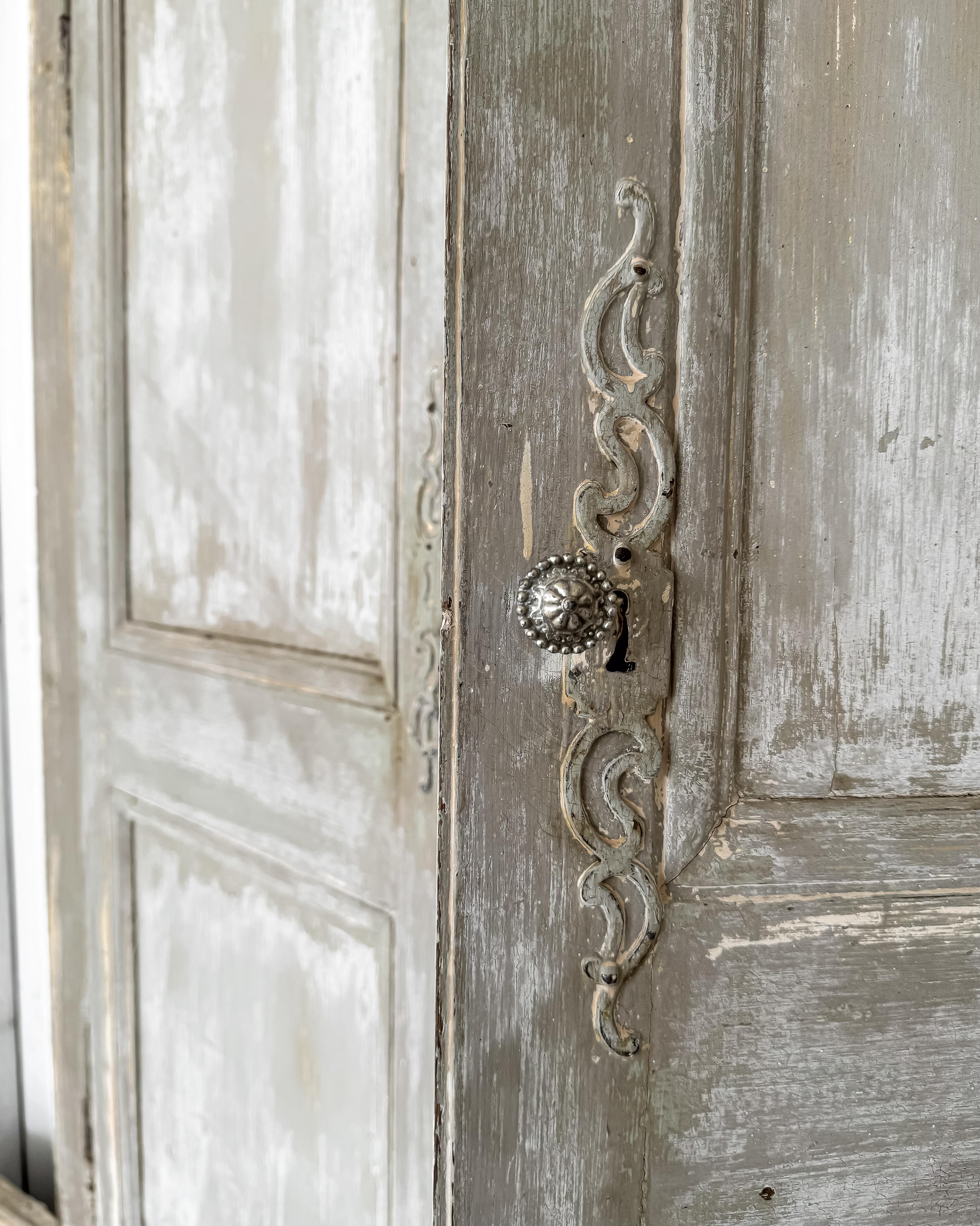 Built-in Französische Provence-Kleiderschrank-Wand mit Türen aus dem 19. Jahrhundert im Angebot 3