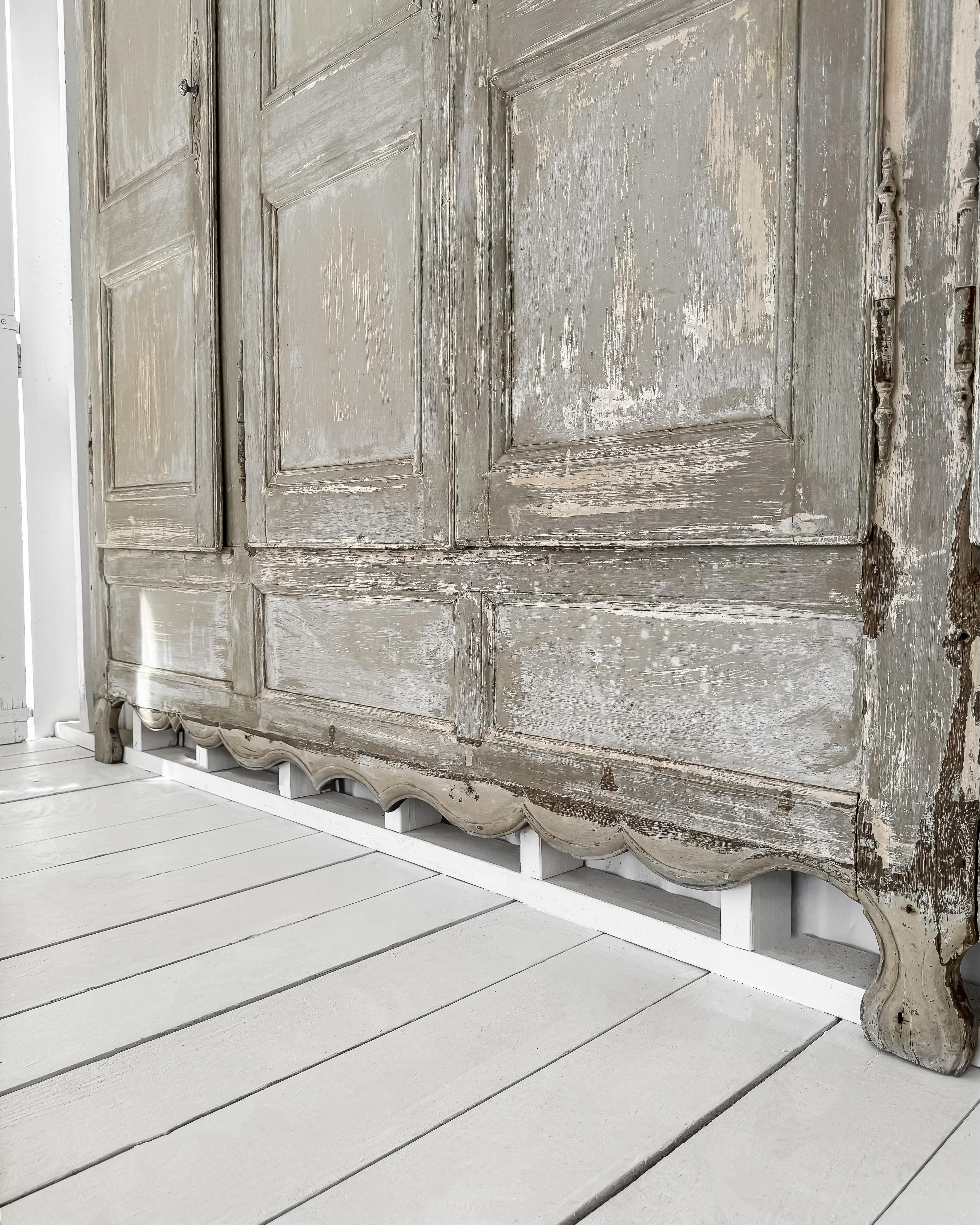 Built-in Französische Provence-Kleiderschrank-Wand mit Türen aus dem 19. Jahrhundert im Angebot 4