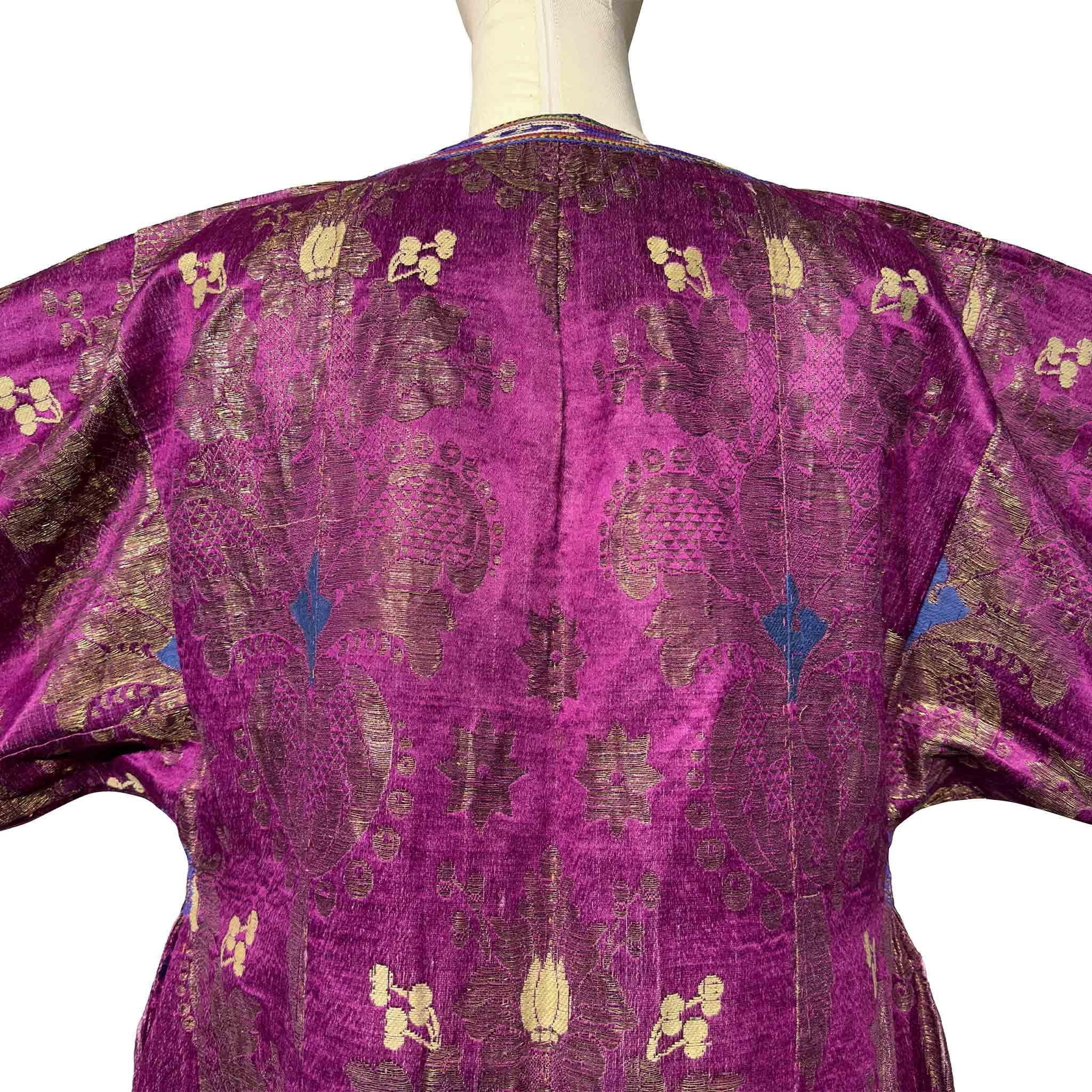 Islamique Robe de femme en brocart de soie de Boukhara du XIXe siècle en vente
