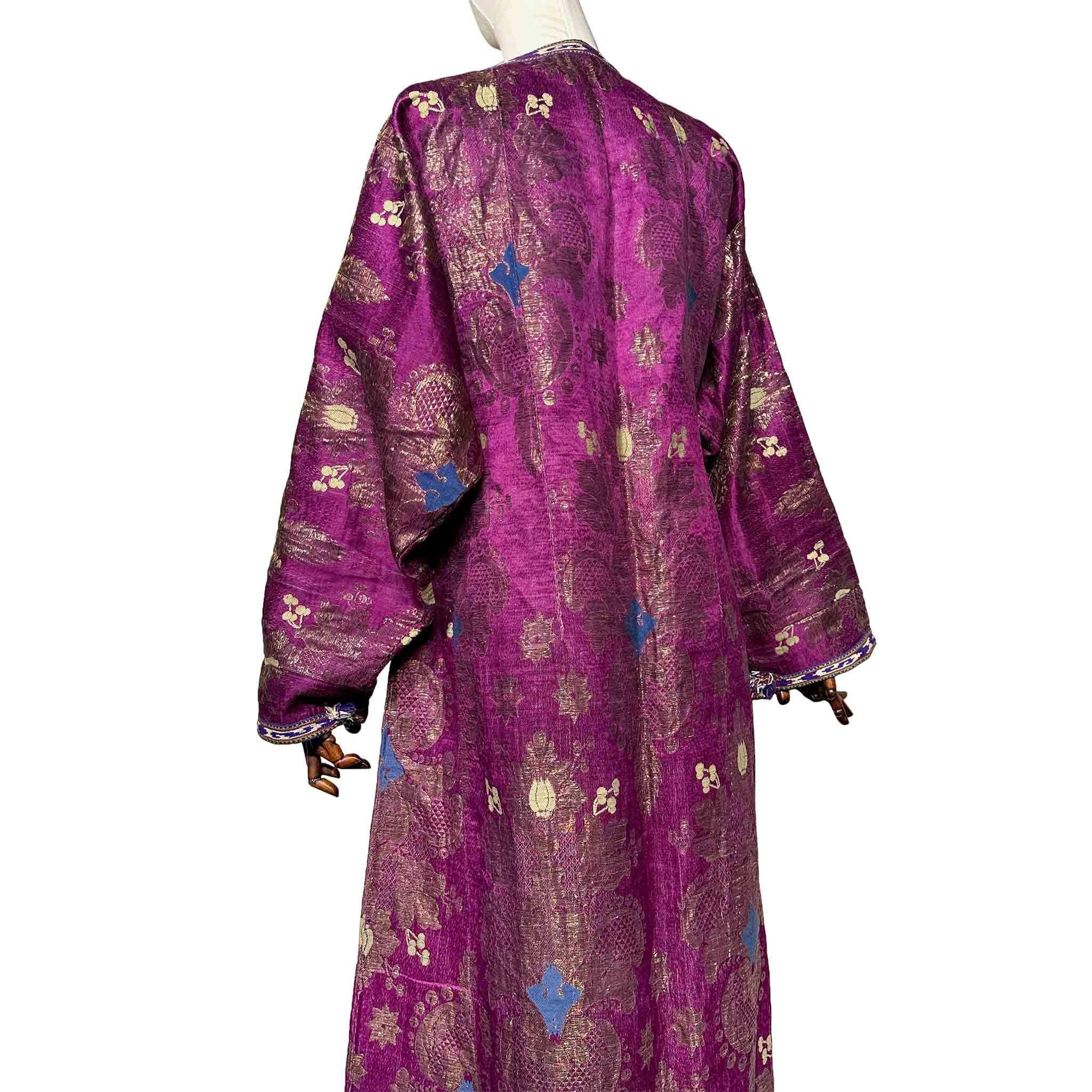 Robe de femme en brocart de soie de Boukhara du XIXe siècle Bon état - En vente à 中央区, JP