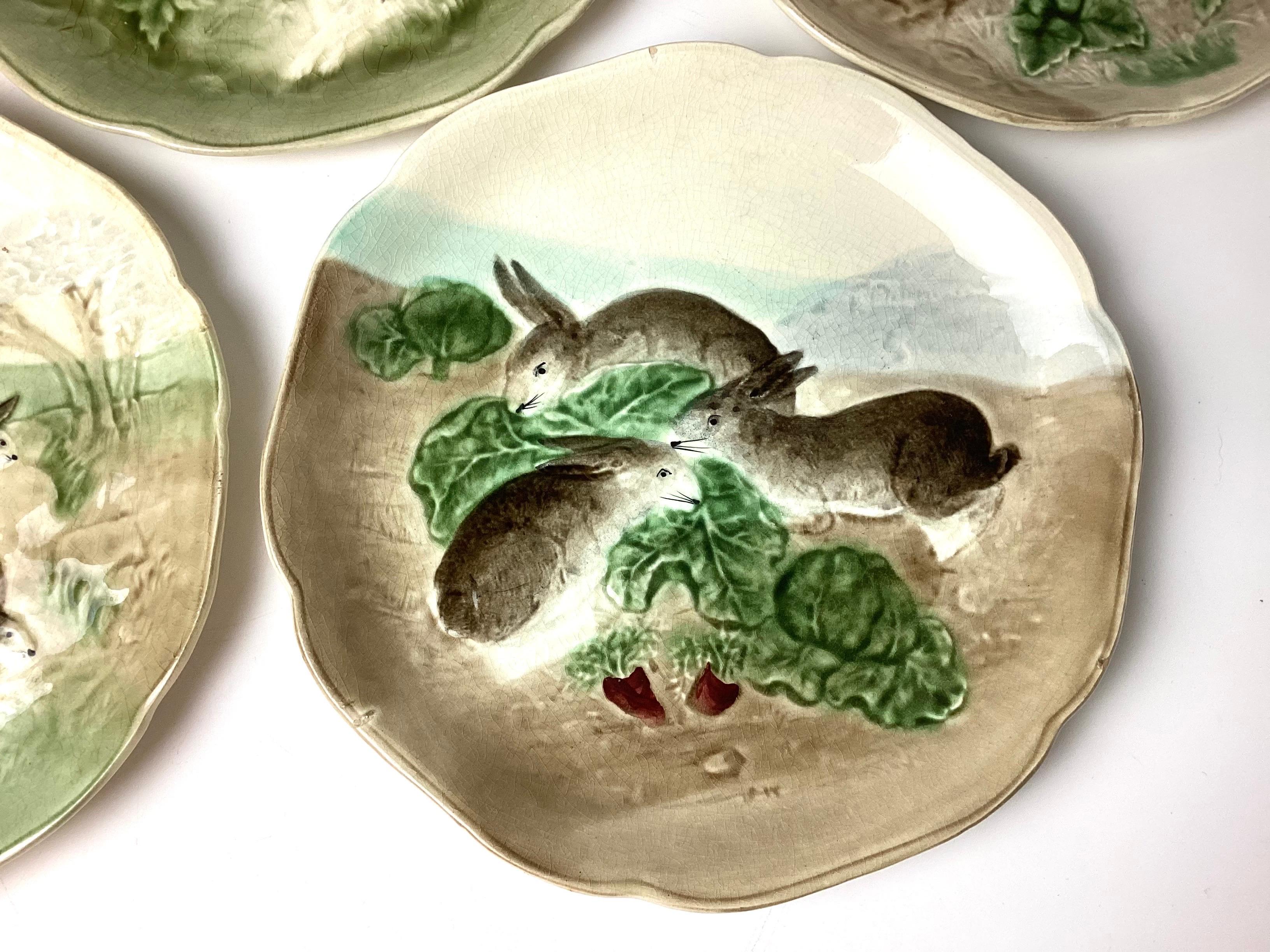 Piatti in maiolica Choisy-le-Roi del 19° secolo, Francia - Set di 7 coniglietti 2