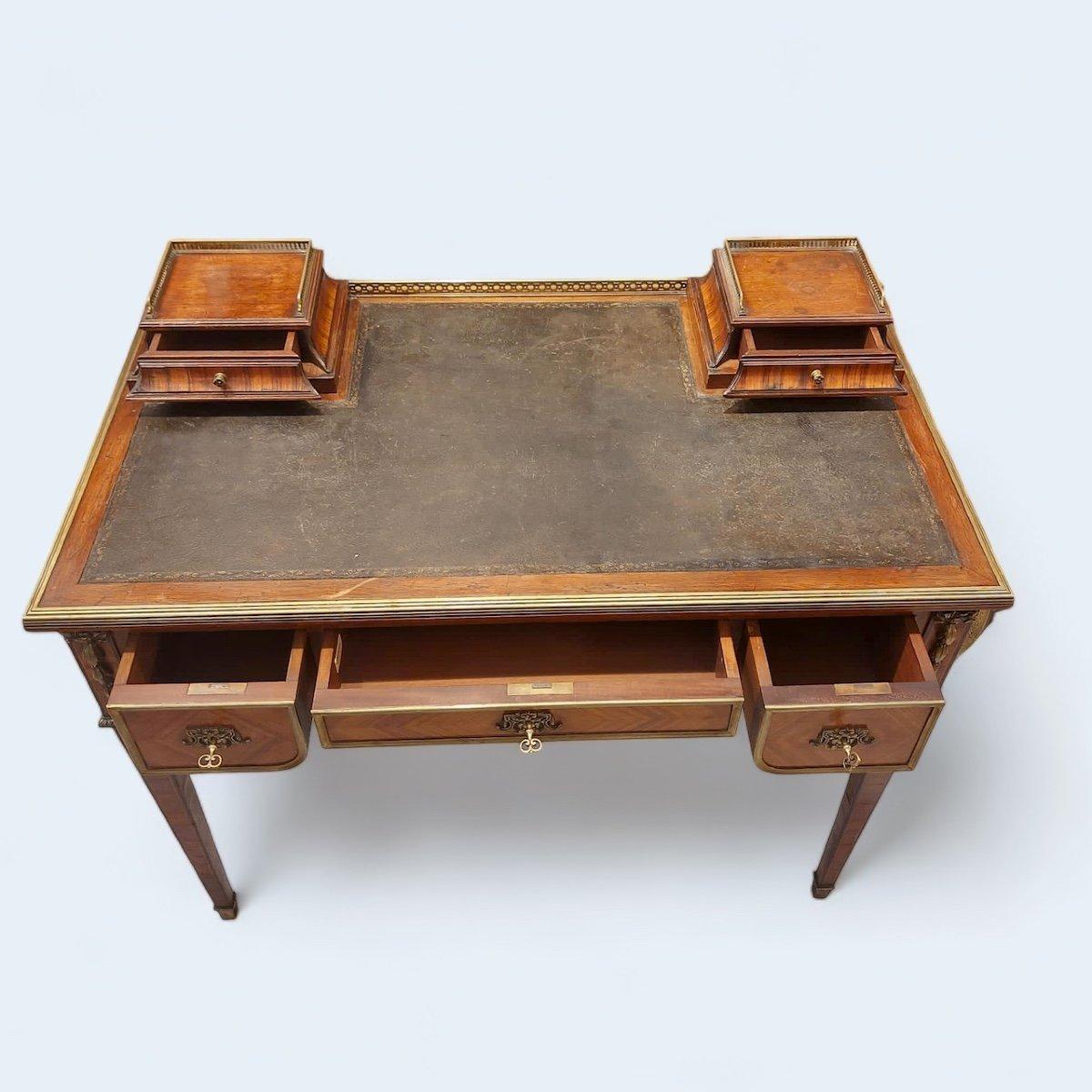 This elegant small desk is a creation of the esteemed Maison Mercier Frères of the renowned Faubourg St Antoine of Paris, with a legacy dating back to its establishment in 1828.

The plaque of the Maison Mercier Frères adorns the underside of the