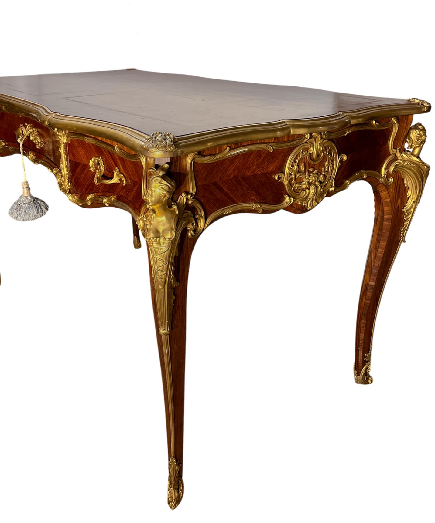Francese Scrivania del XIX secolo in Kingwood Att. a Francois Link in vendita