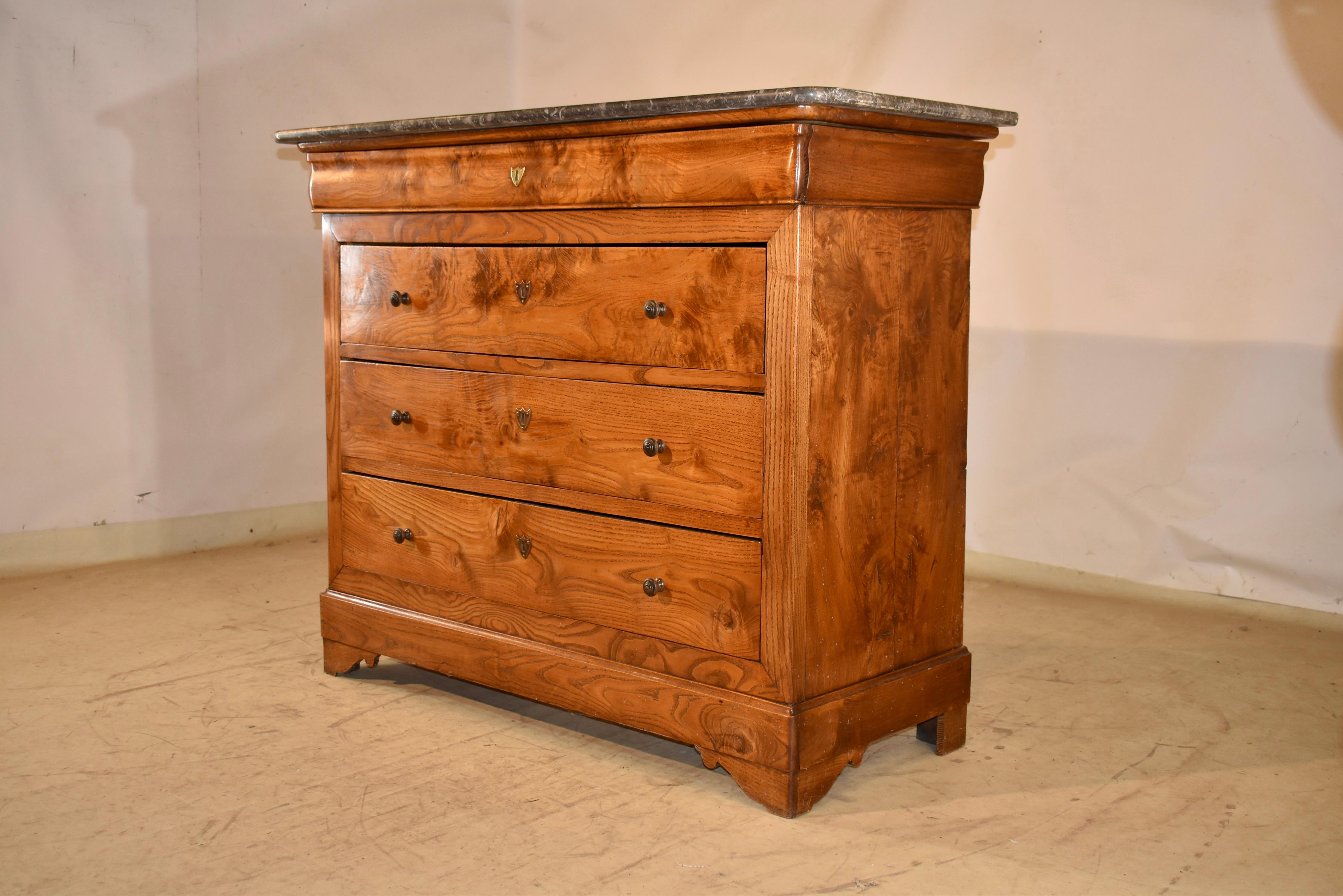 Cómoda de madera de fresno del siglo XIX procedente de Francia en venta 1
