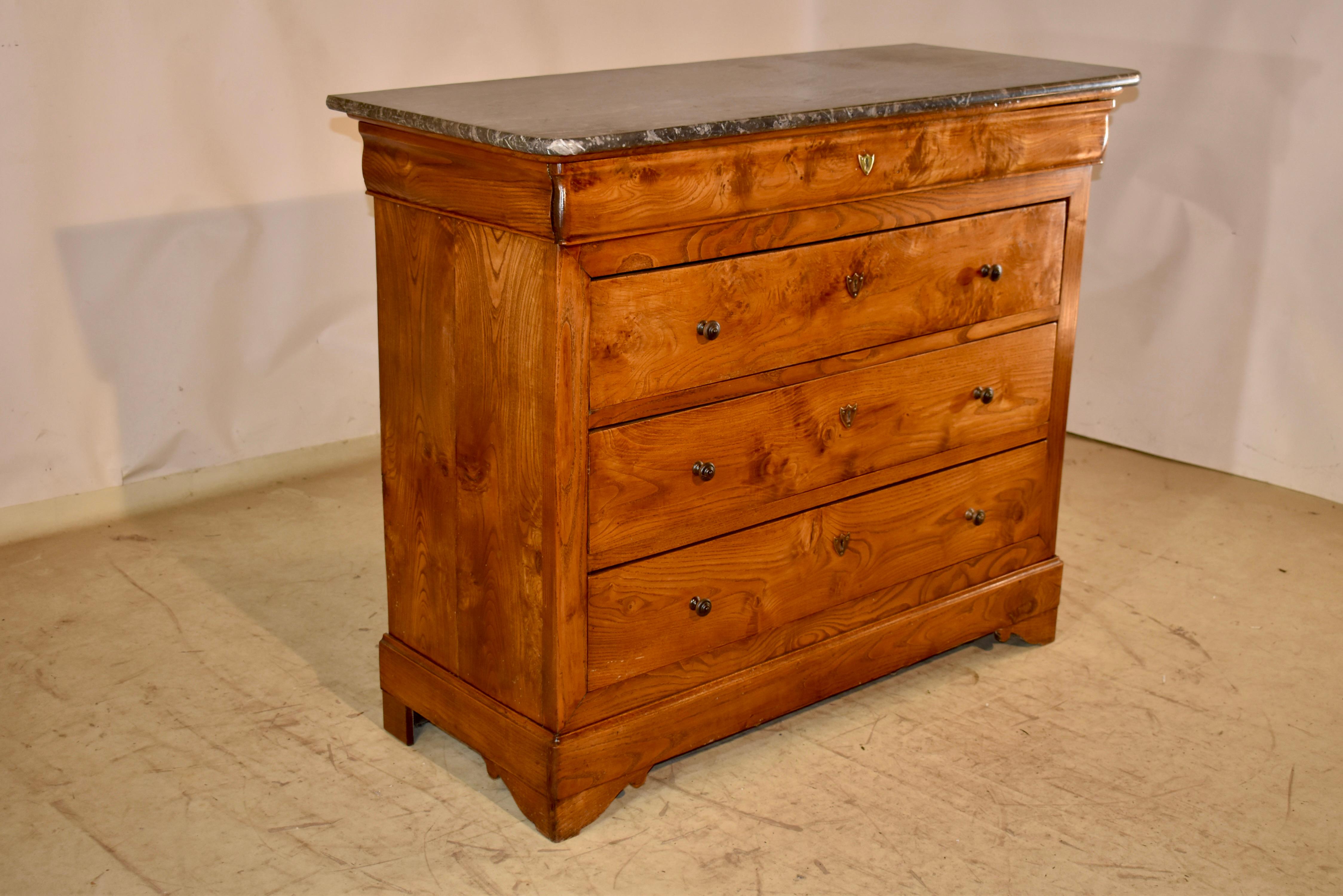 Cómoda de madera de fresno del siglo XIX procedente de Francia Luis Felipe en venta