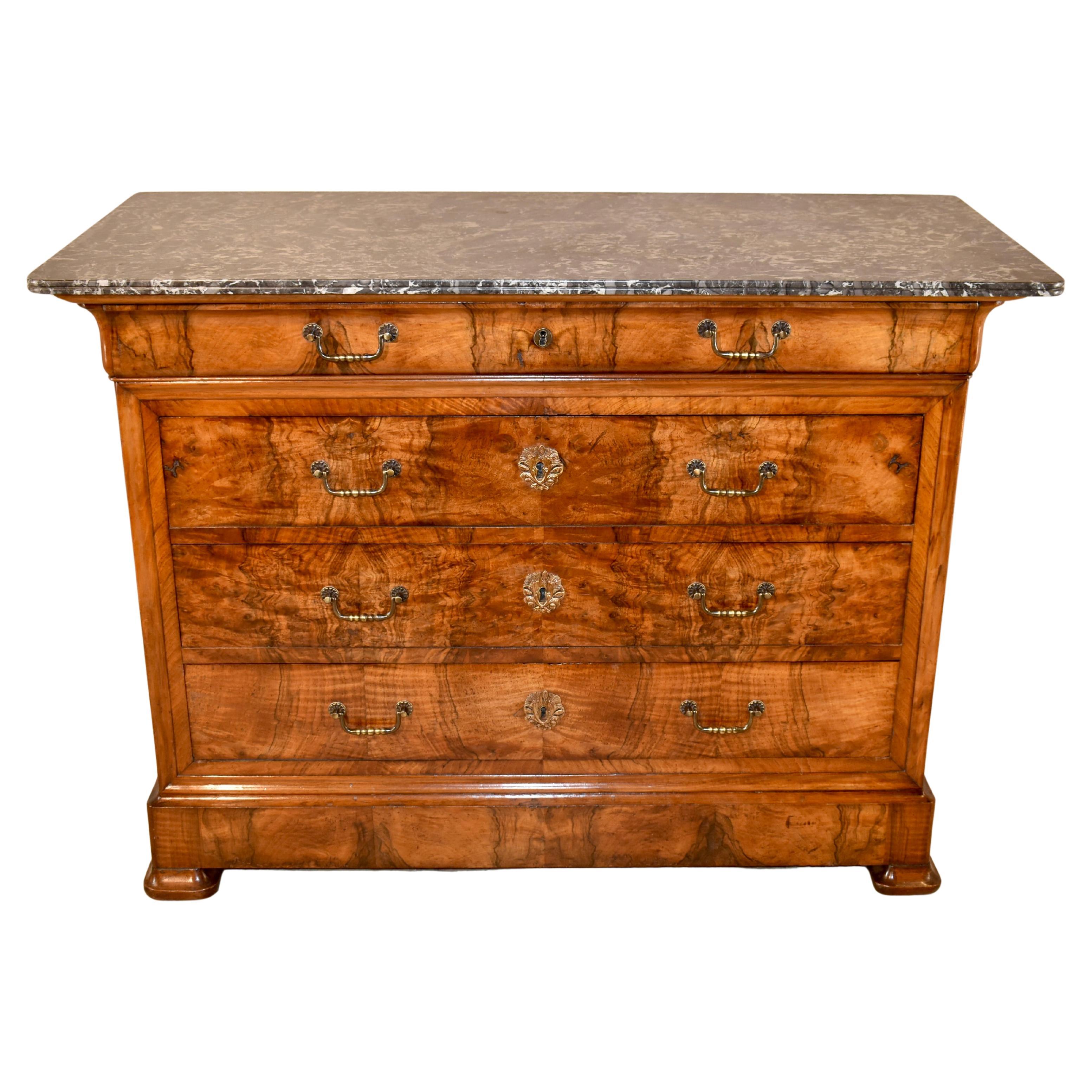 Commode in radica di noce del XIX secolo proveniente dalla Francia