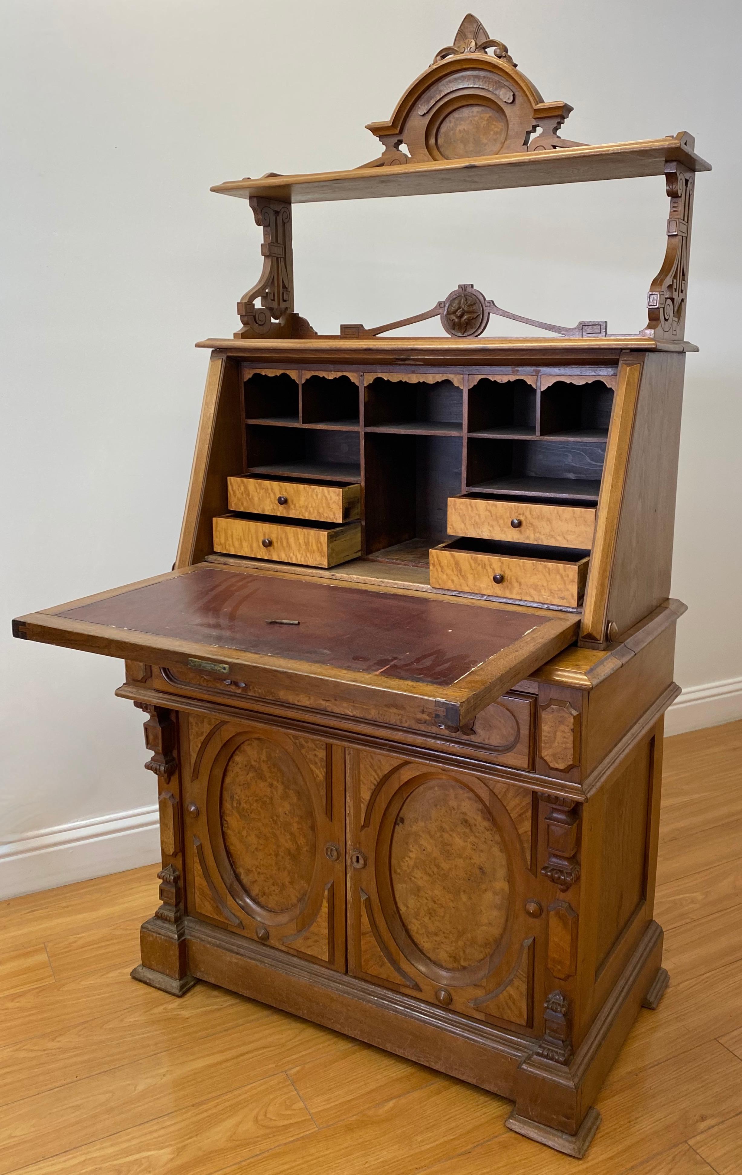 19th century burl walnut drop front bureau, C.1890

Handsome drop front desk with fitted interior

Measures: 34.75