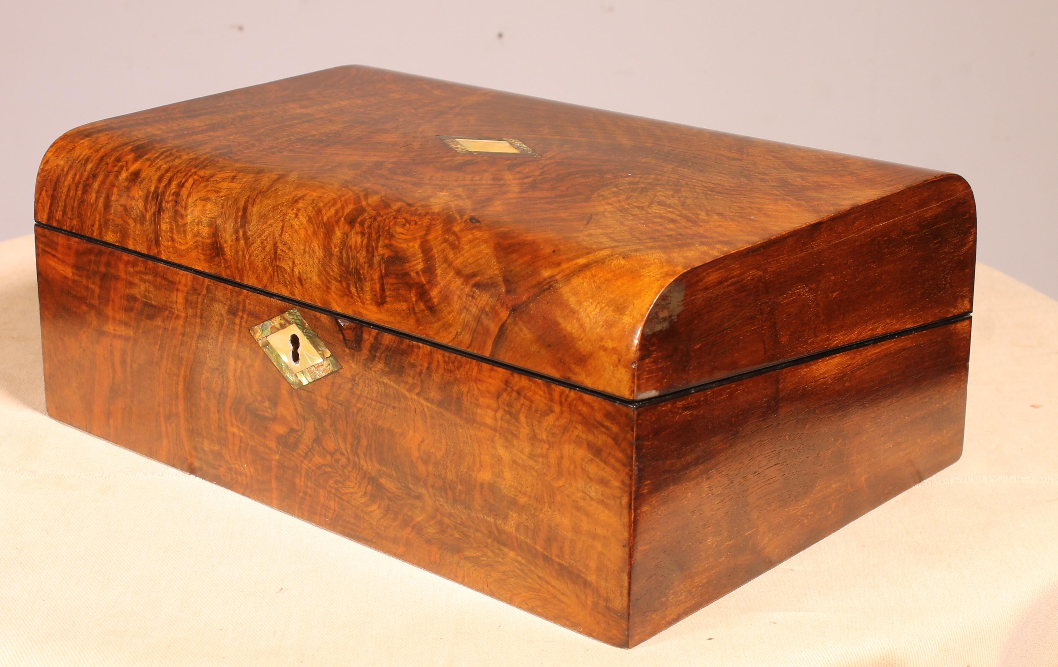 19. Jahrhundert Wurzelholz Schreibpult (Walnuss) im Angebot